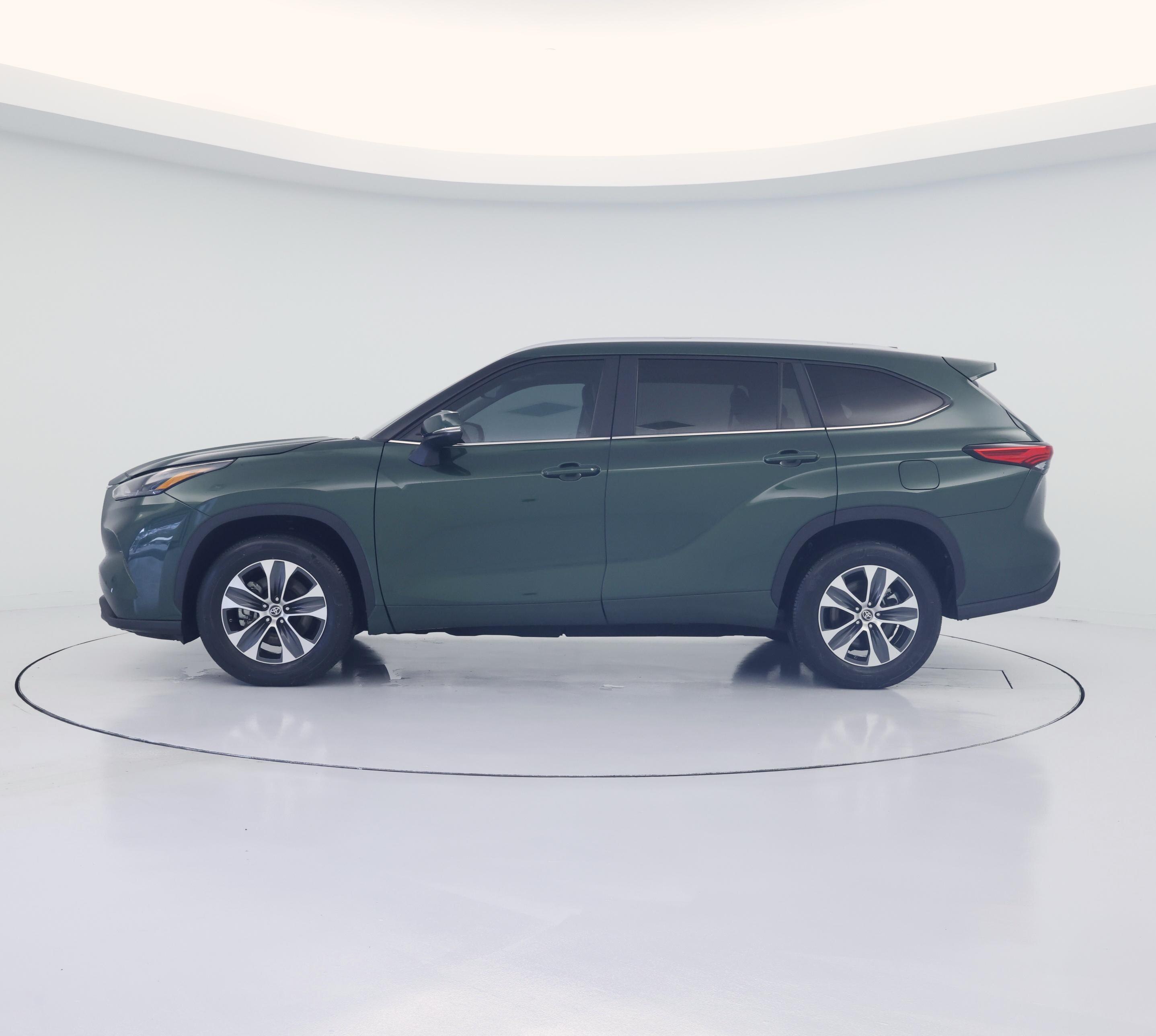 Thumbnail: 2023 Toyota Highlander - 3