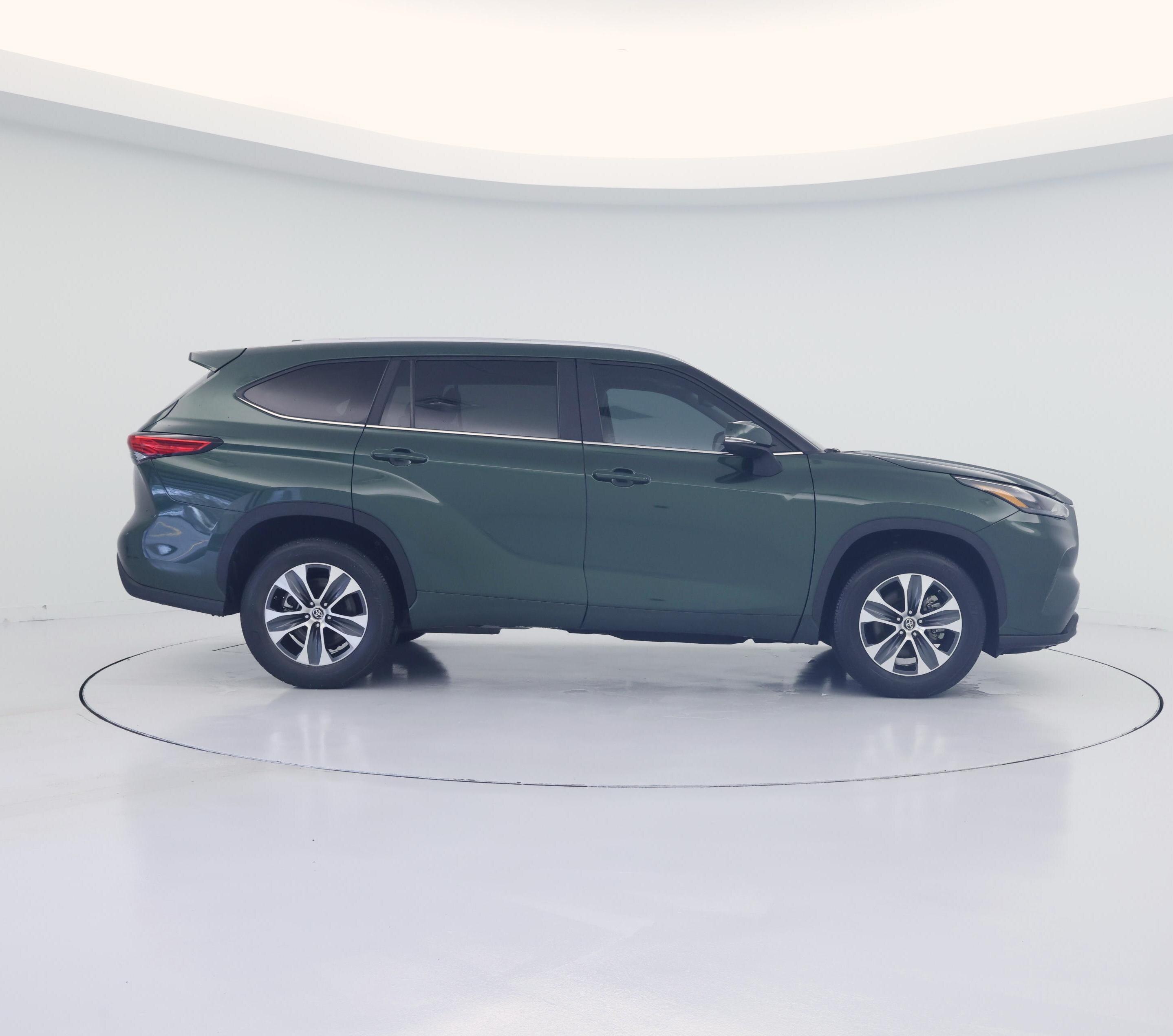 Thumbnail: 2023 Toyota Highlander - 7