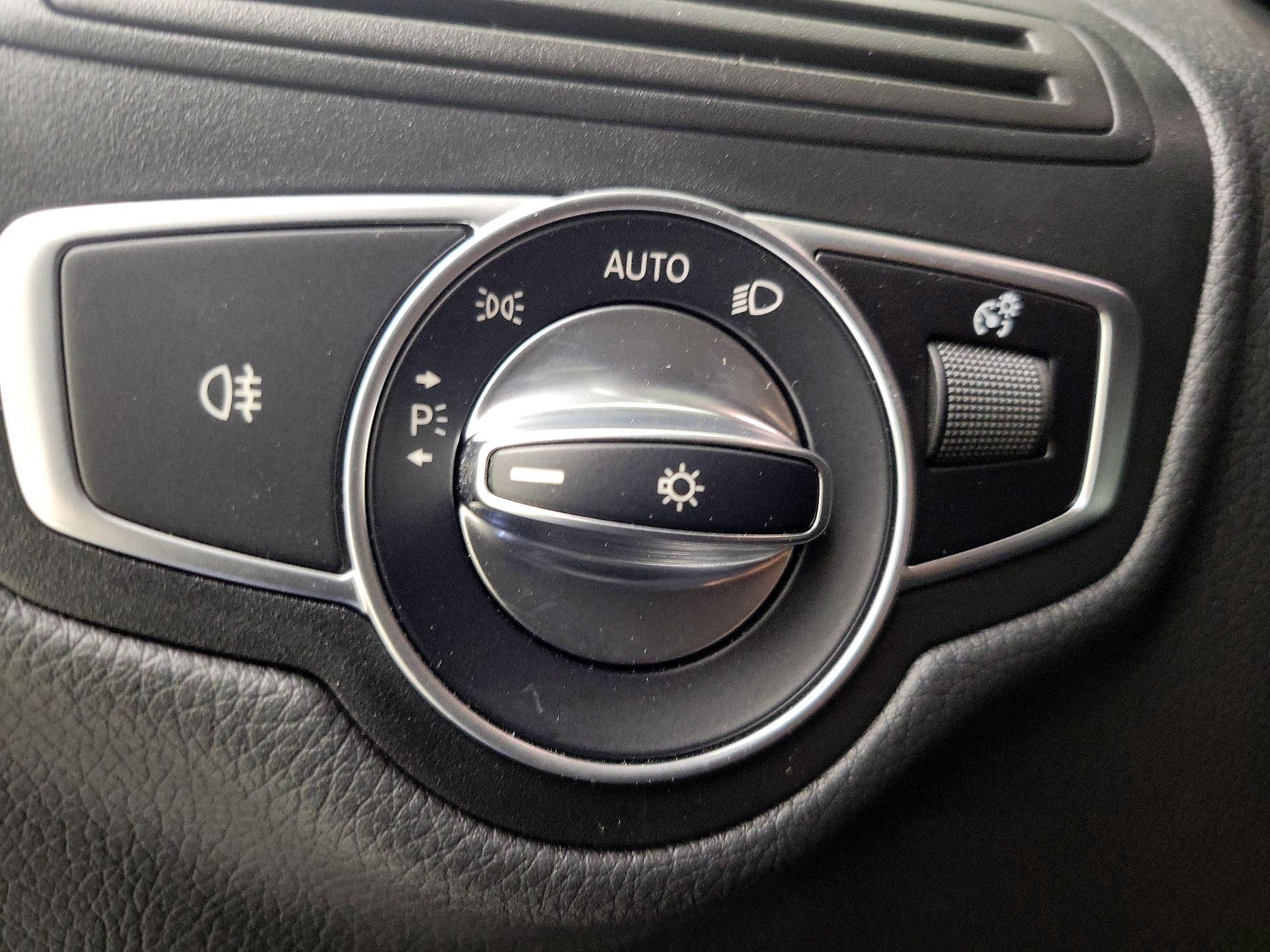 Thumbnail: 2020 Mercedes-Benz GLC - 13