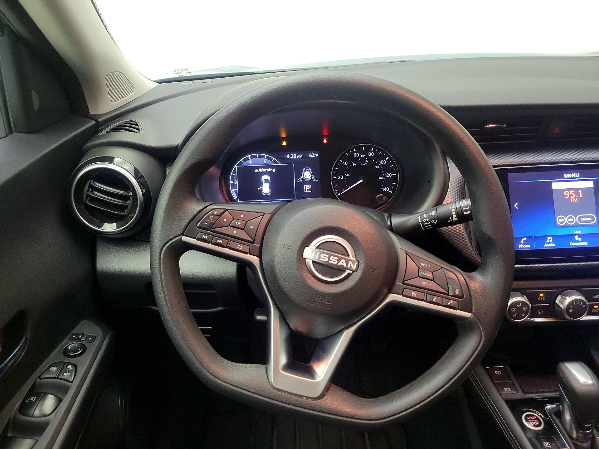 Thumbnail: 2023 Nissan Kicks - 10