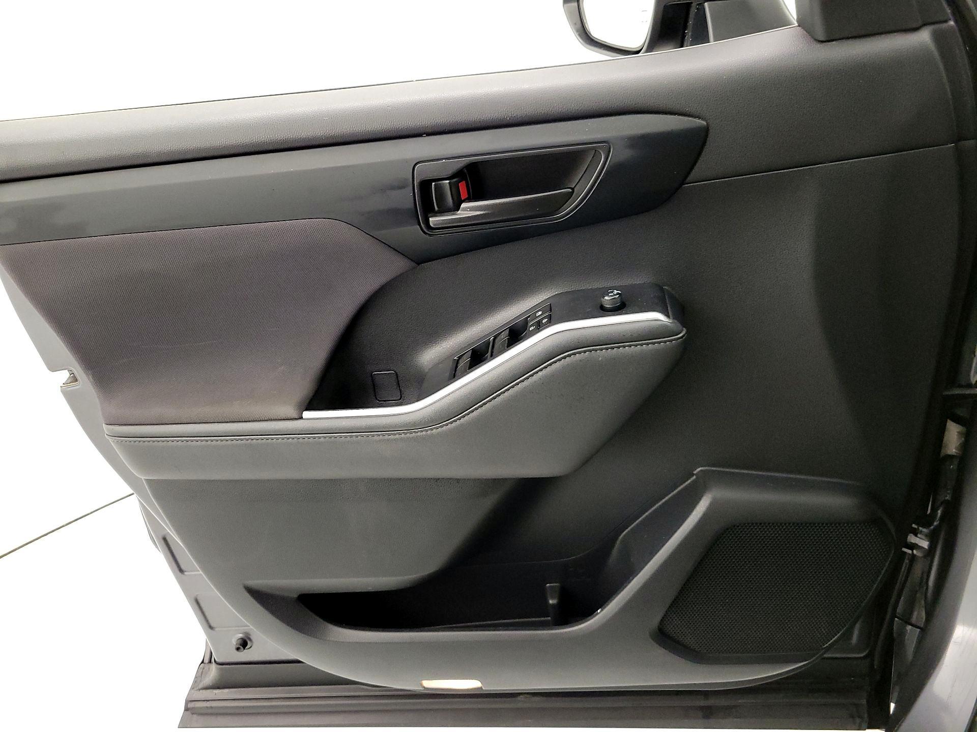 Thumbnail: 2022 Toyota Highlander - 12