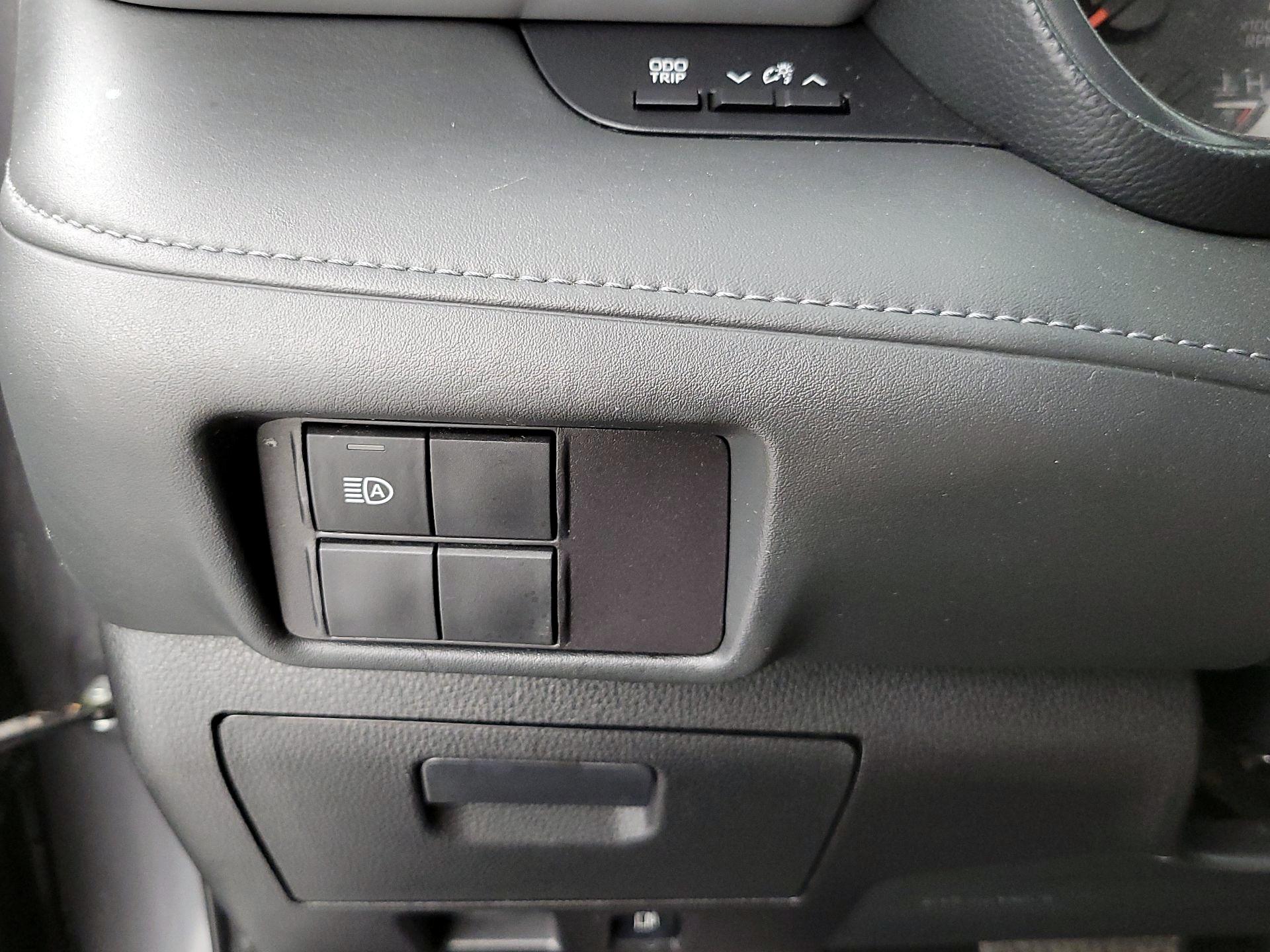 Thumbnail: 2022 Toyota Highlander - 13