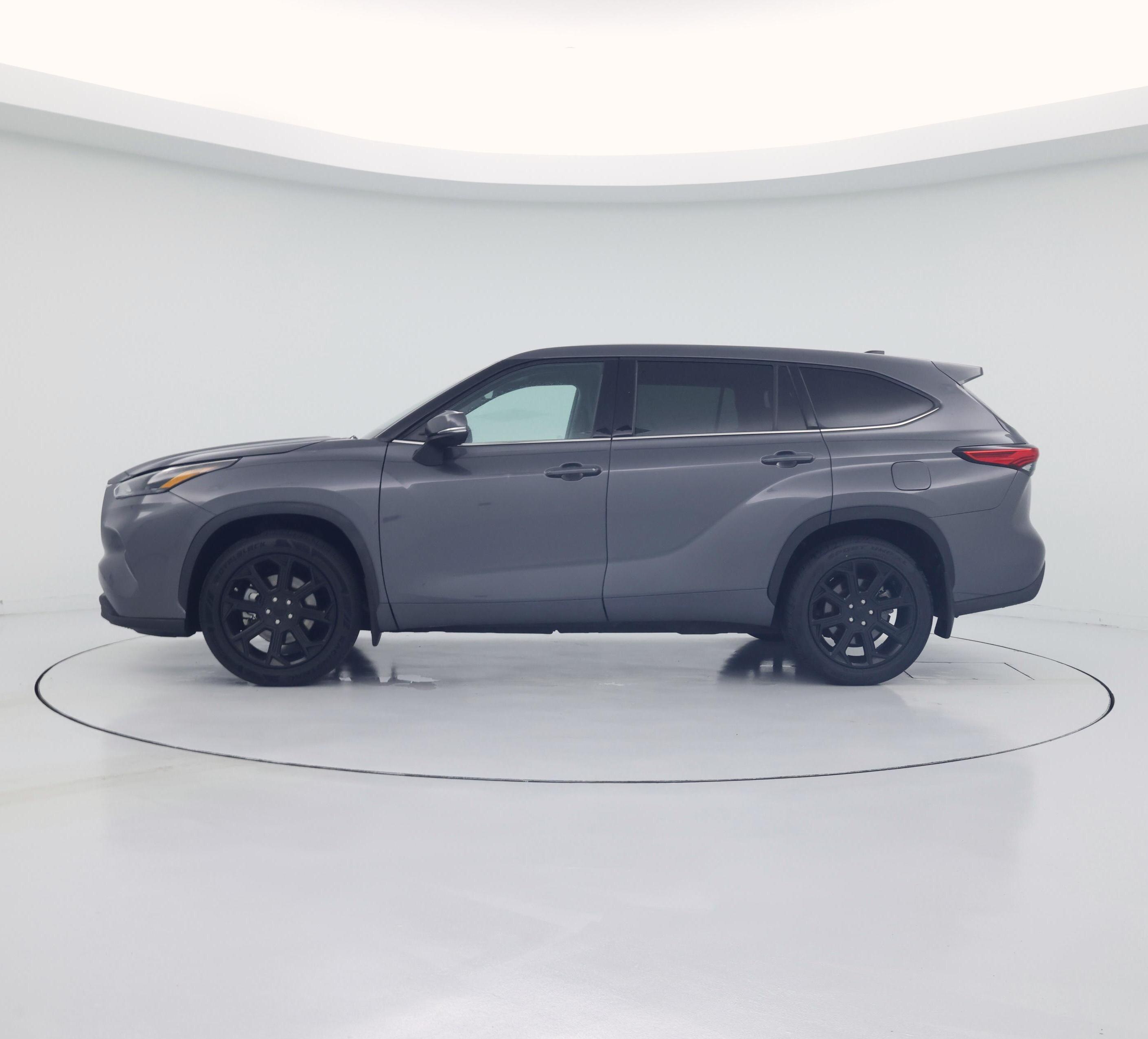 Thumbnail: 2022 Toyota Highlander - 3