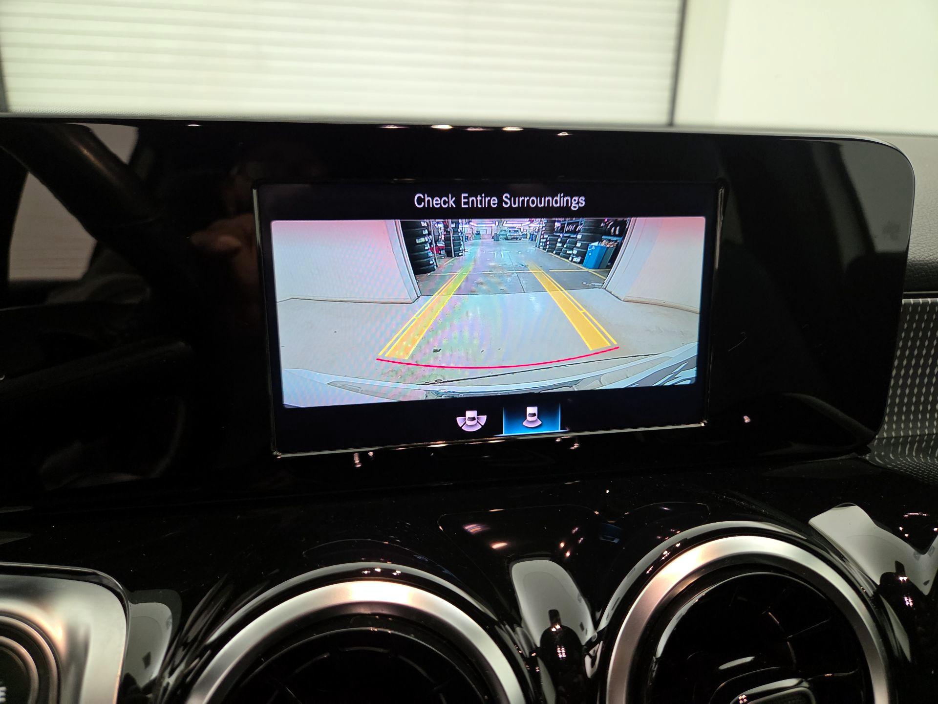 Thumbnail: 2022 Mercedes-Benz GLB - 14