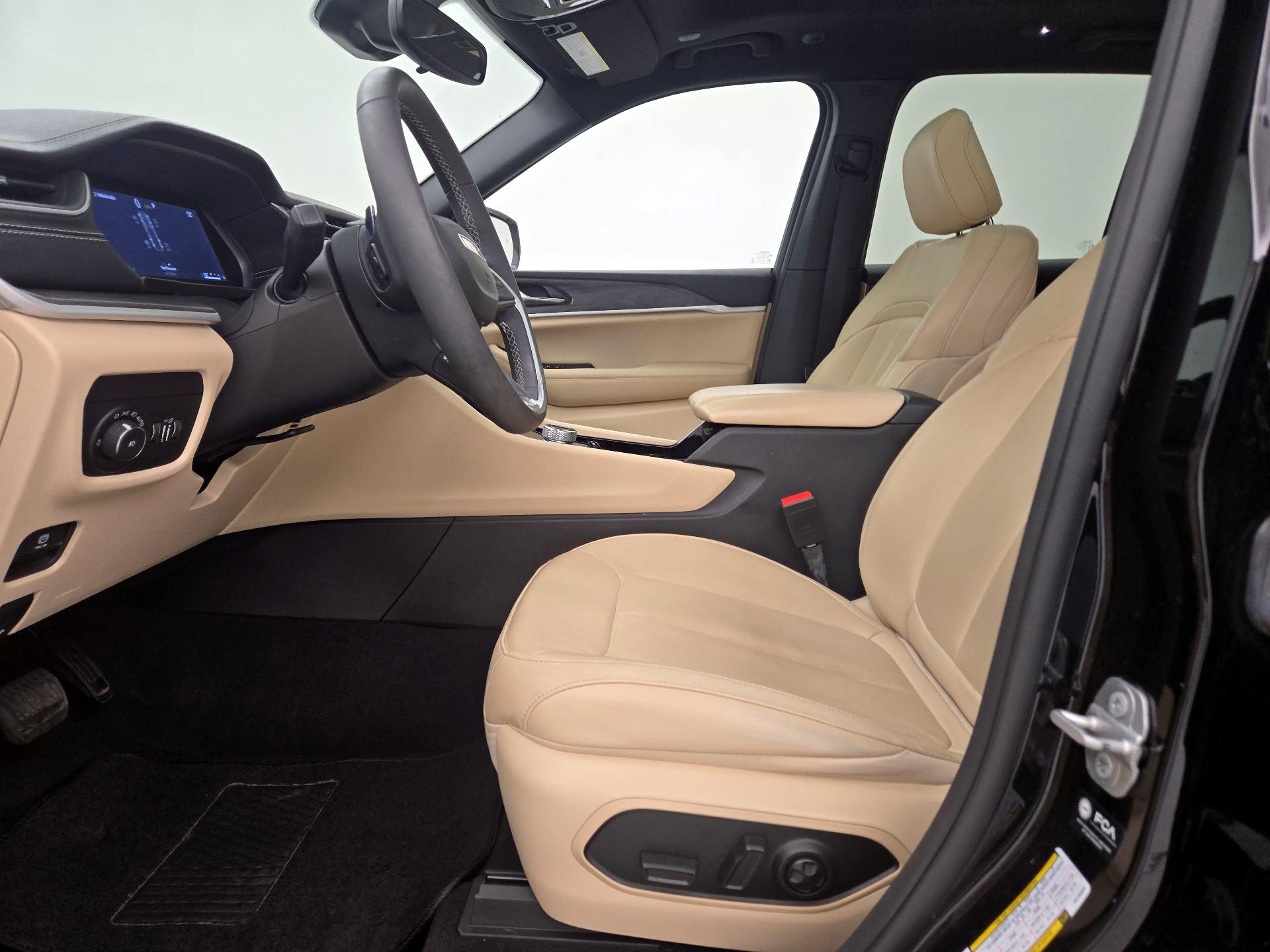 Thumbnail: 2023 Jeep Grand Cherokee - 11