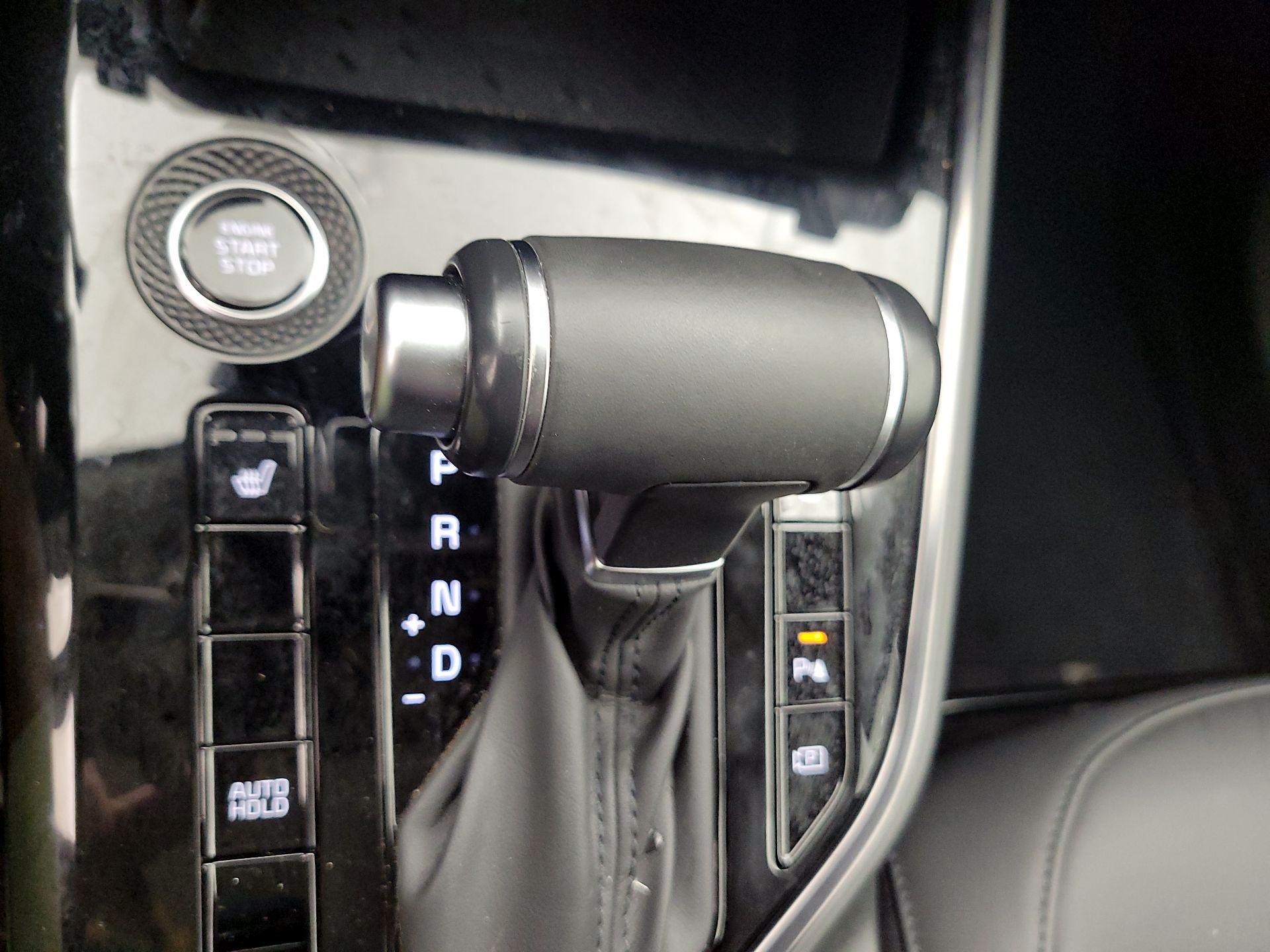 Thumbnail: 2023 Kia Niro - 16