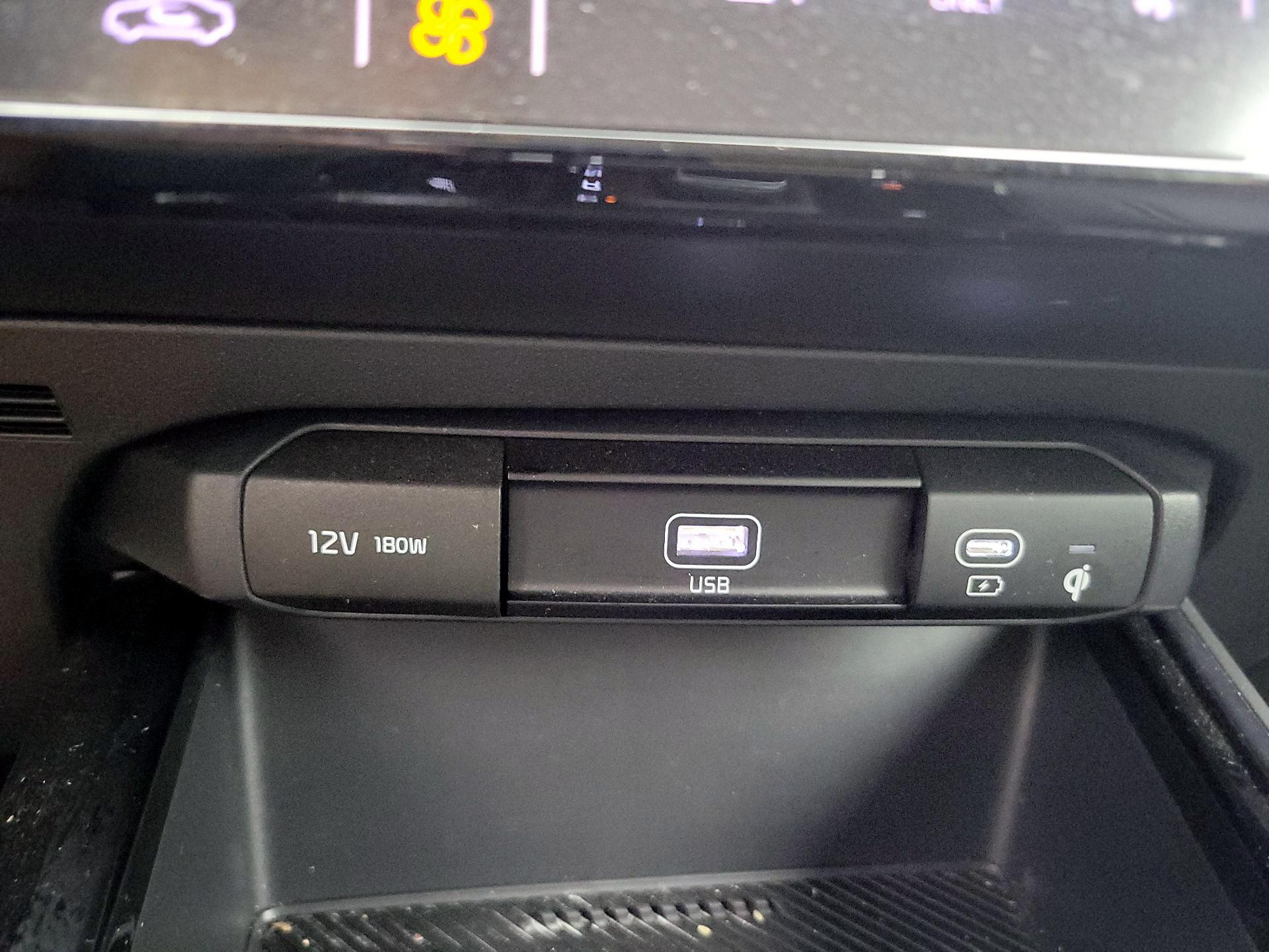 Thumbnail: 2023 Kia Niro - 17