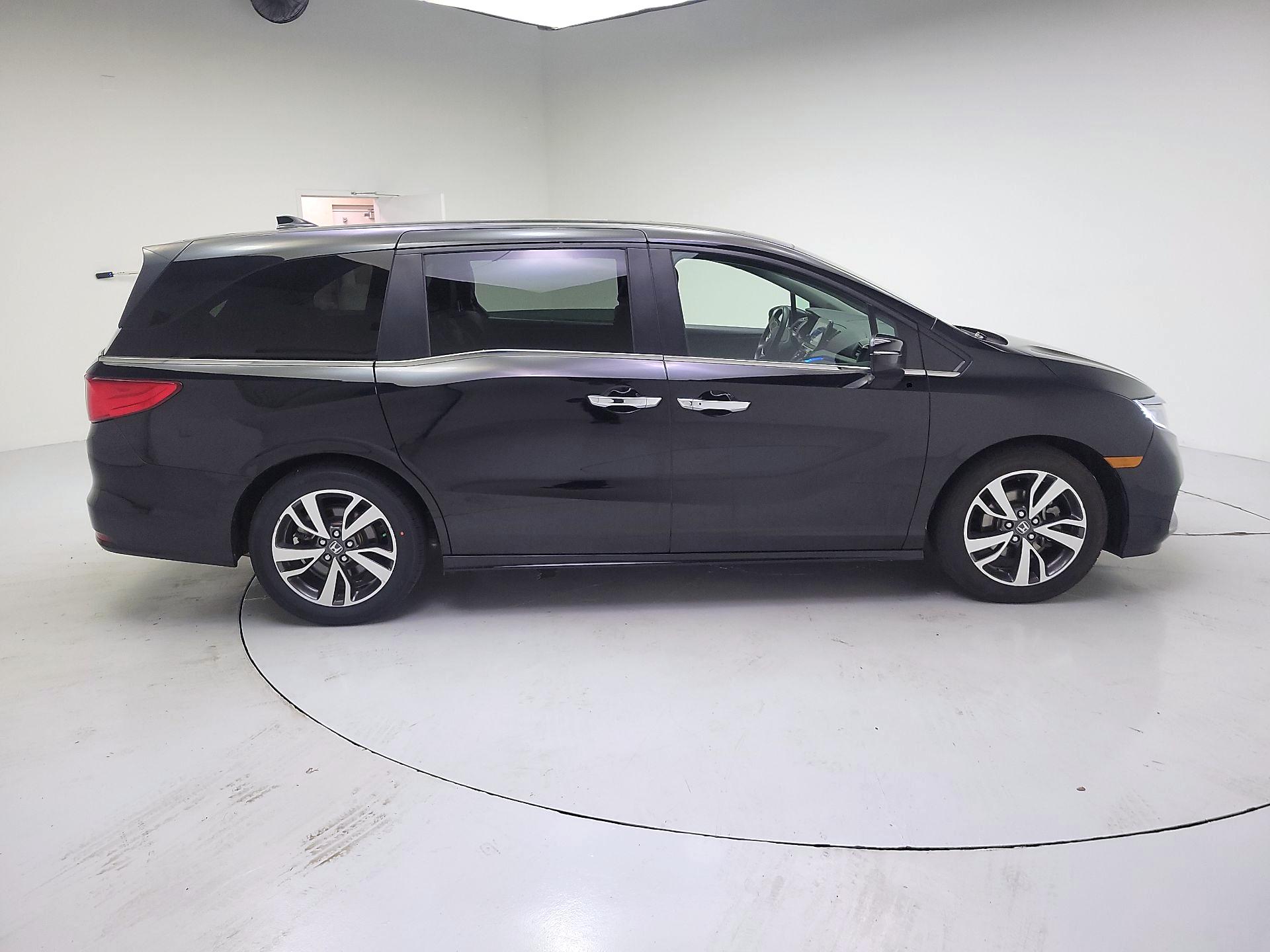 Thumbnail: 2023 Honda Odyssey - 4