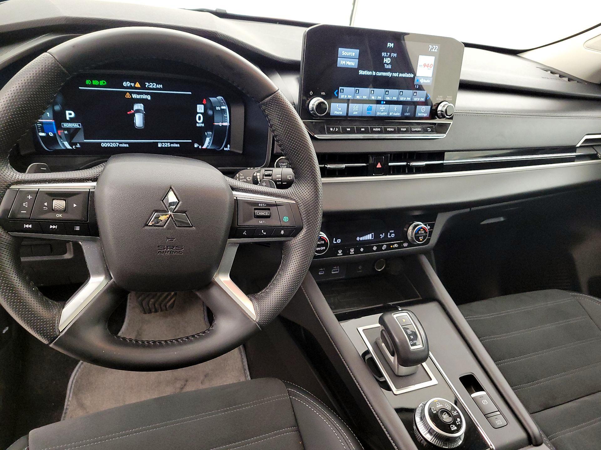 Thumbnail: 2024 Mitsubishi Outlander - 9