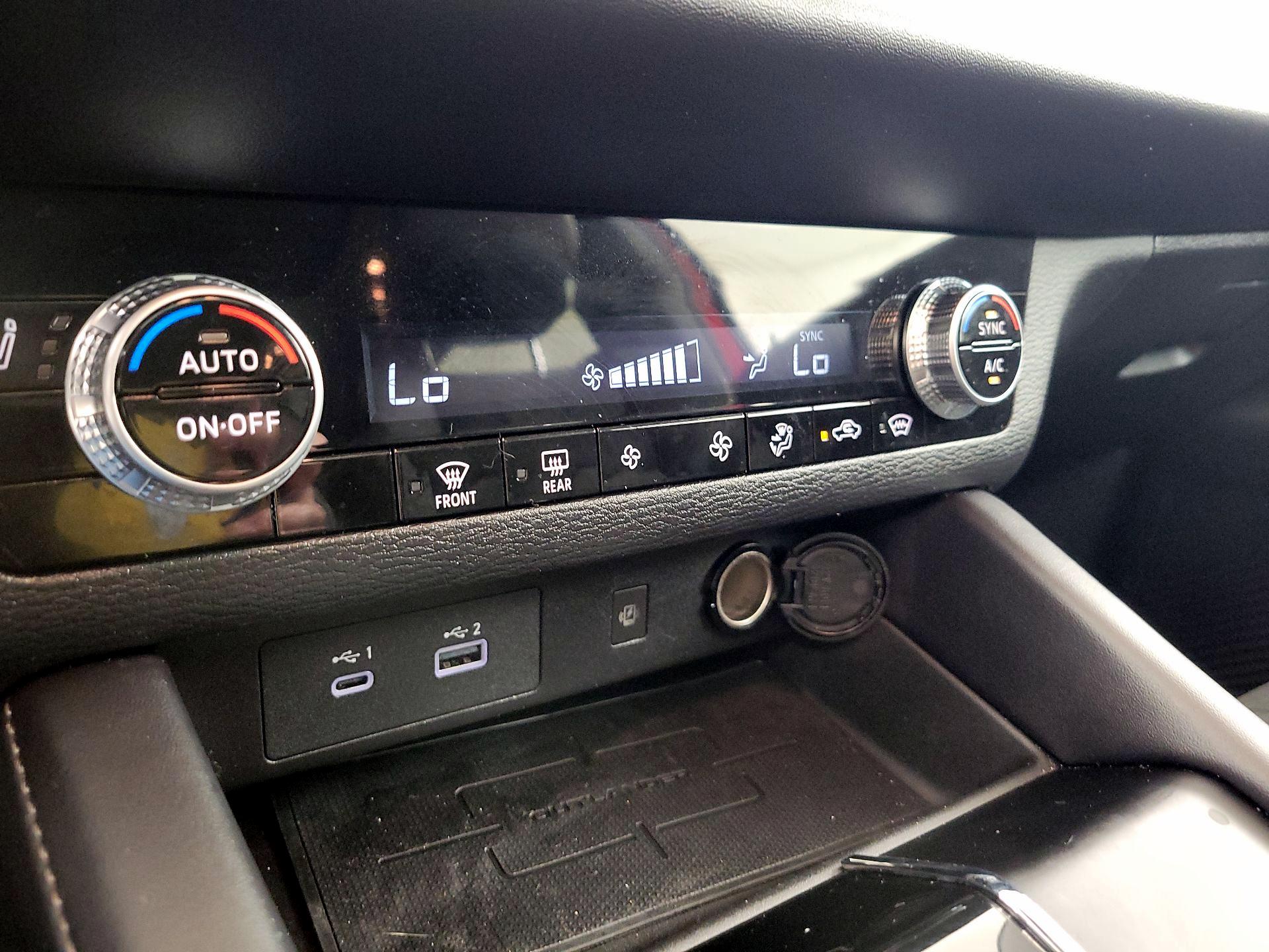 Thumbnail: 2024 Mitsubishi Outlander - 17