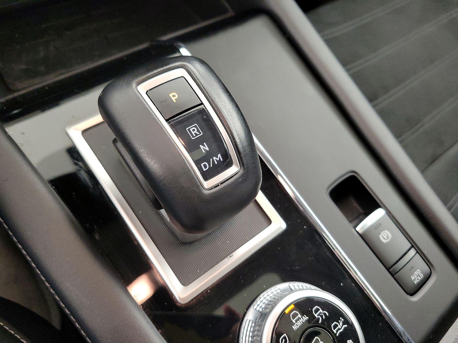 Thumbnail: 2024 Mitsubishi Outlander - 18