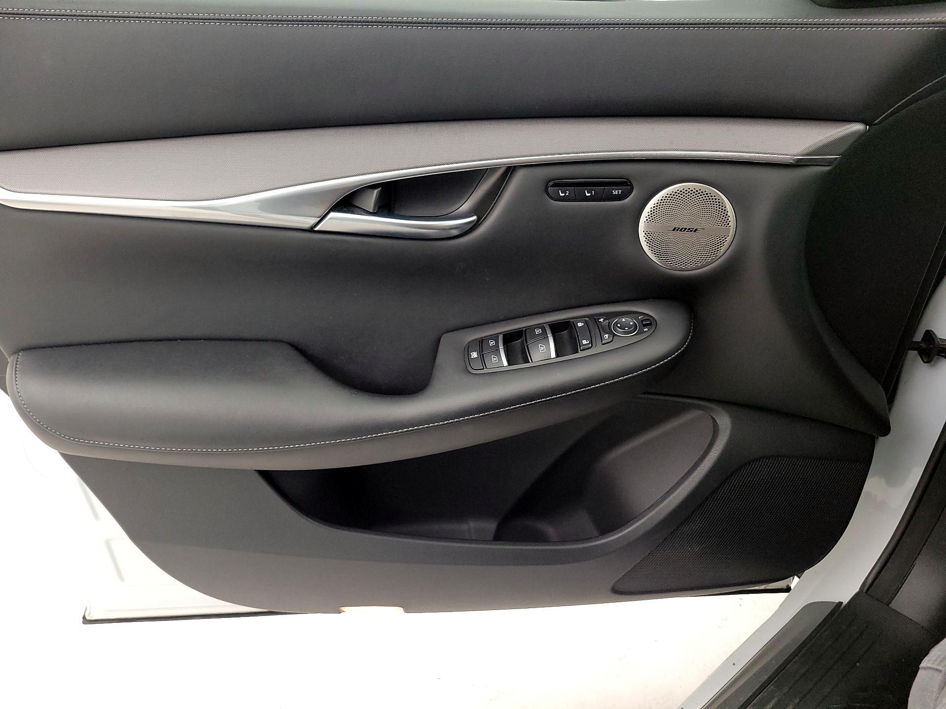 Thumbnail: 2023 INFINITI QX50 - 10