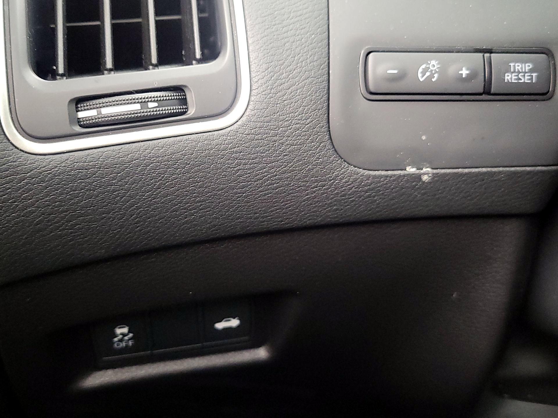 Thumbnail: 2023 INFINITI Q50 - 13