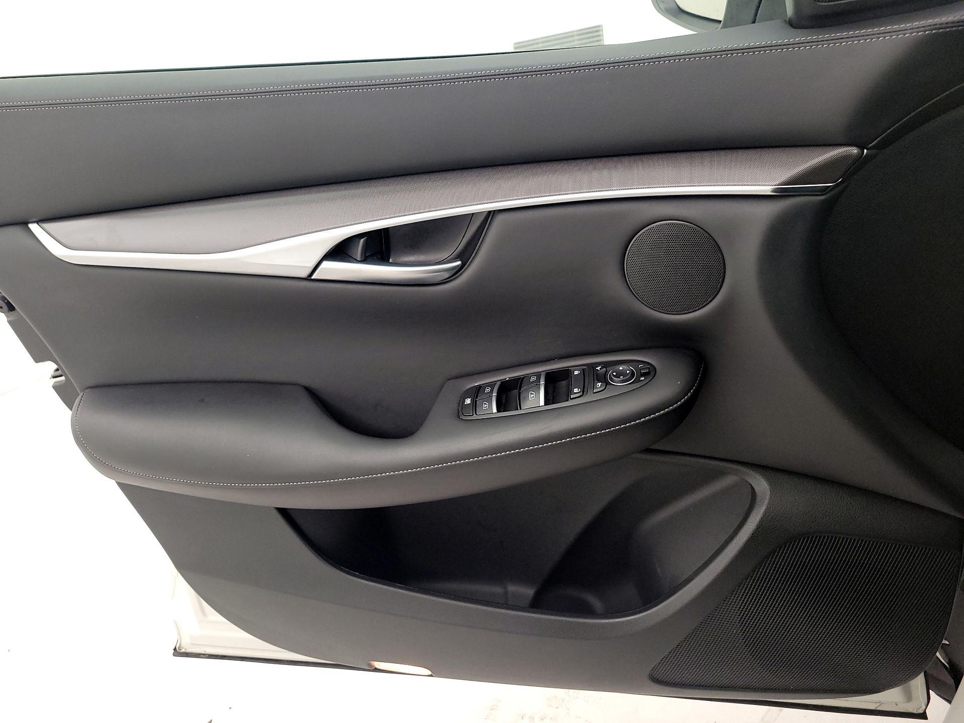 Thumbnail: 2022 INFINITI QX50 - 10