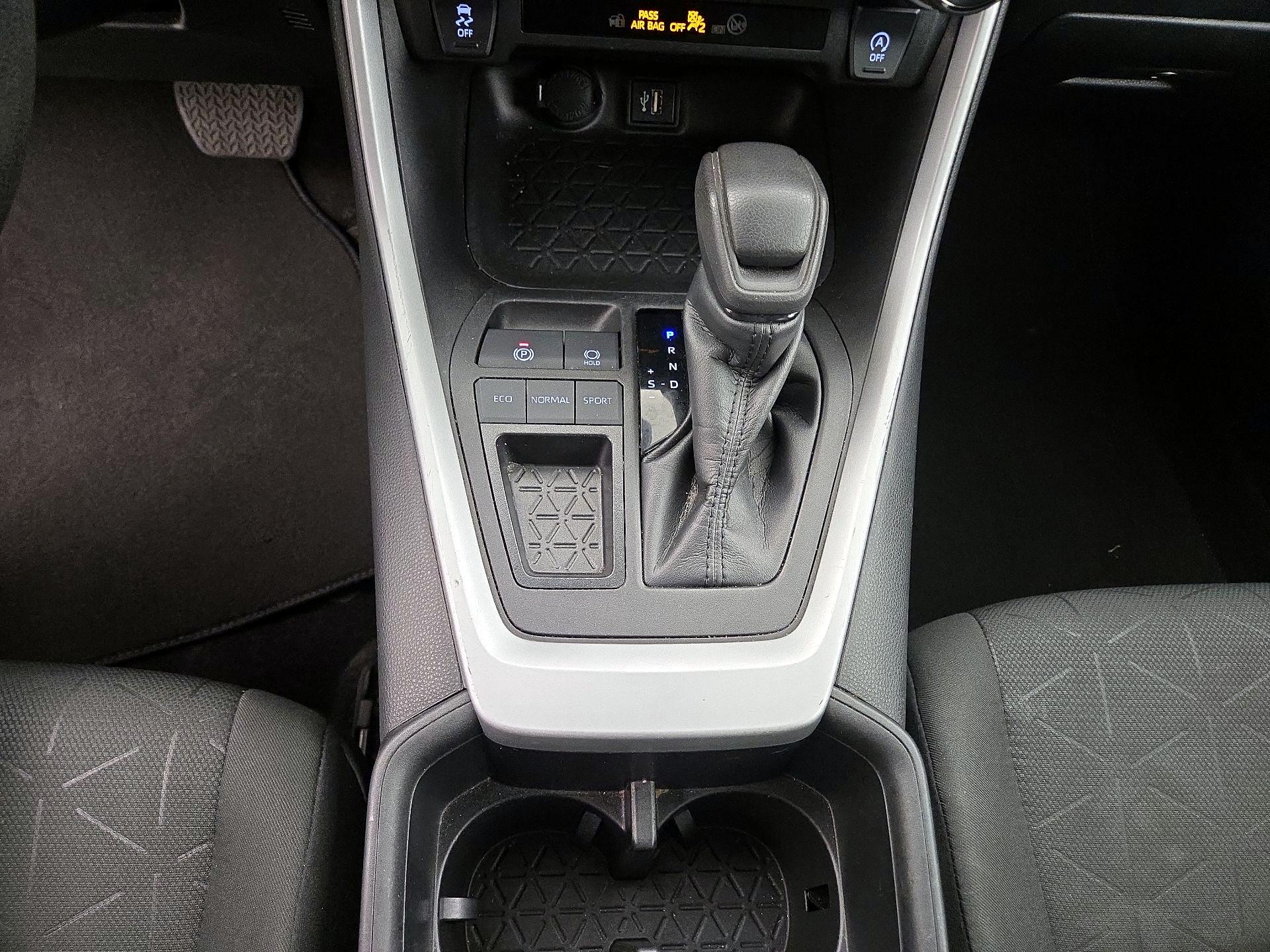 Thumbnail: 2023 Toyota RAV4 - 17