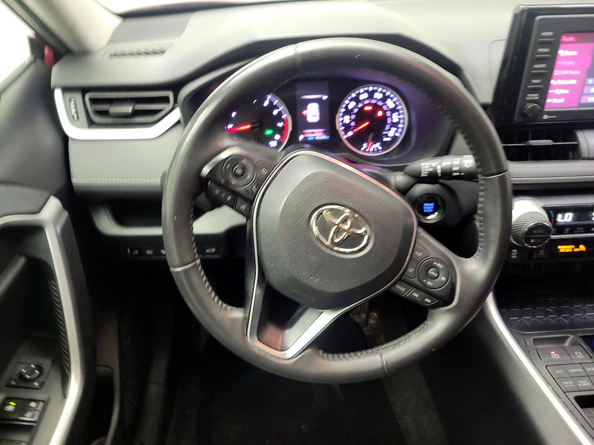 Thumbnail: 2020 Toyota RAV4 - 10