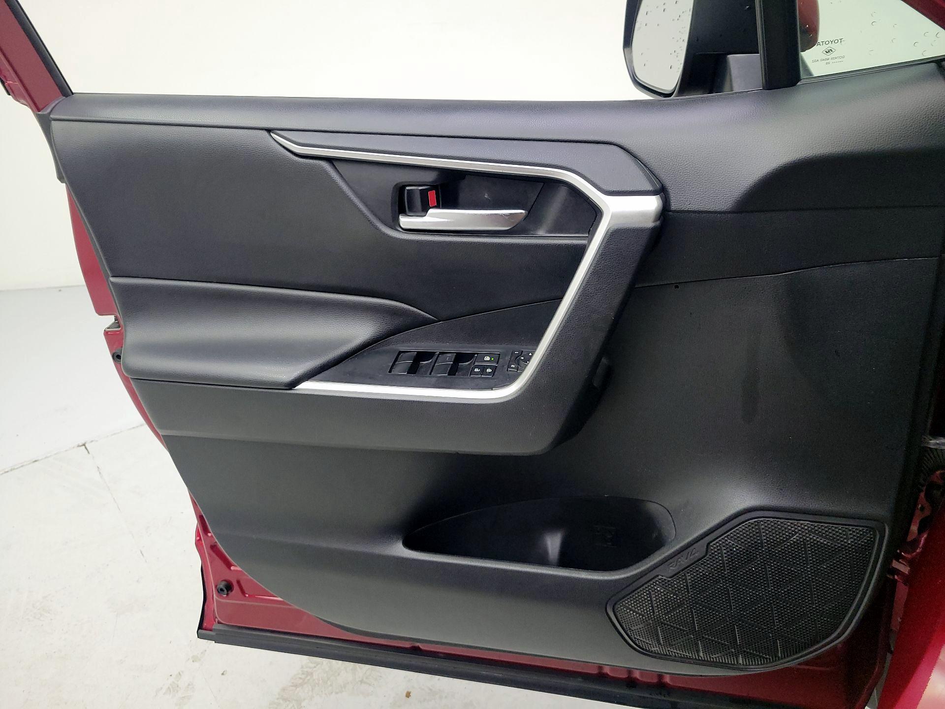 Thumbnail: 2020 Toyota RAV4 - 12