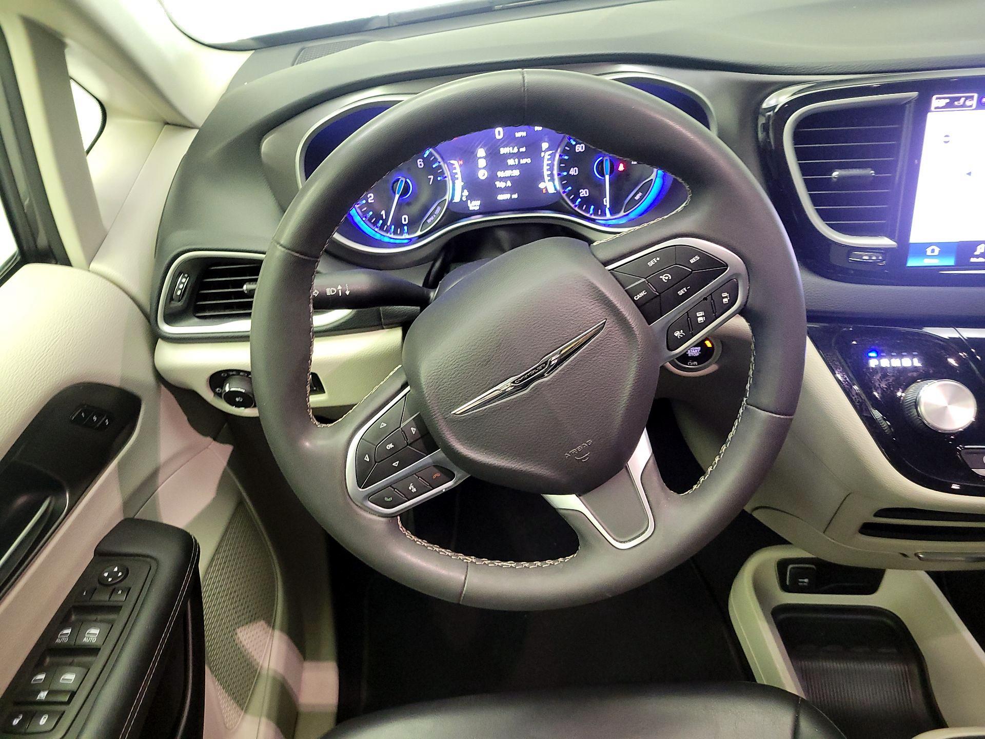 Thumbnail: 2023 Chrysler Pacifica - 10