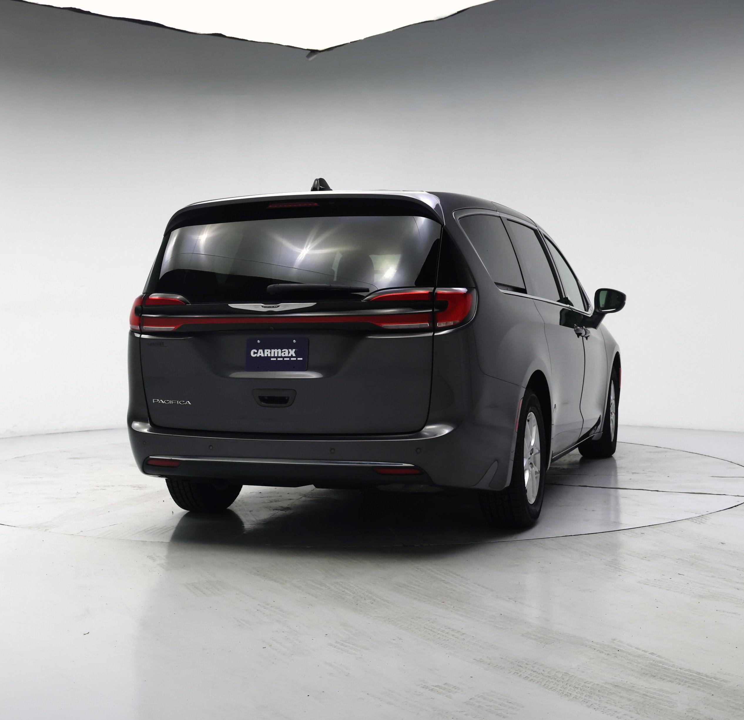 Thumbnail: 2023 Chrysler Pacifica - 8
