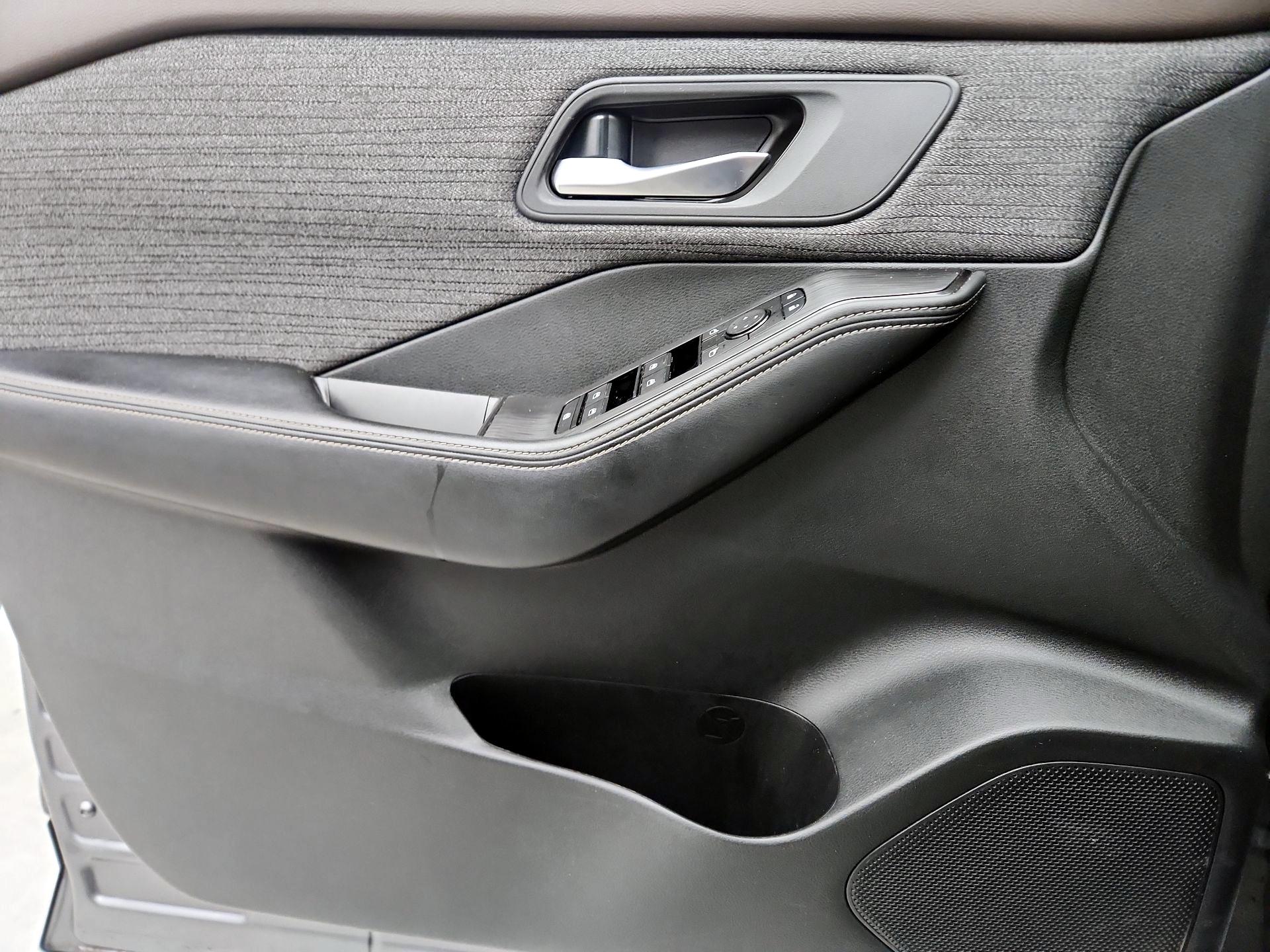 Thumbnail: 2023 Nissan Rogue - 12