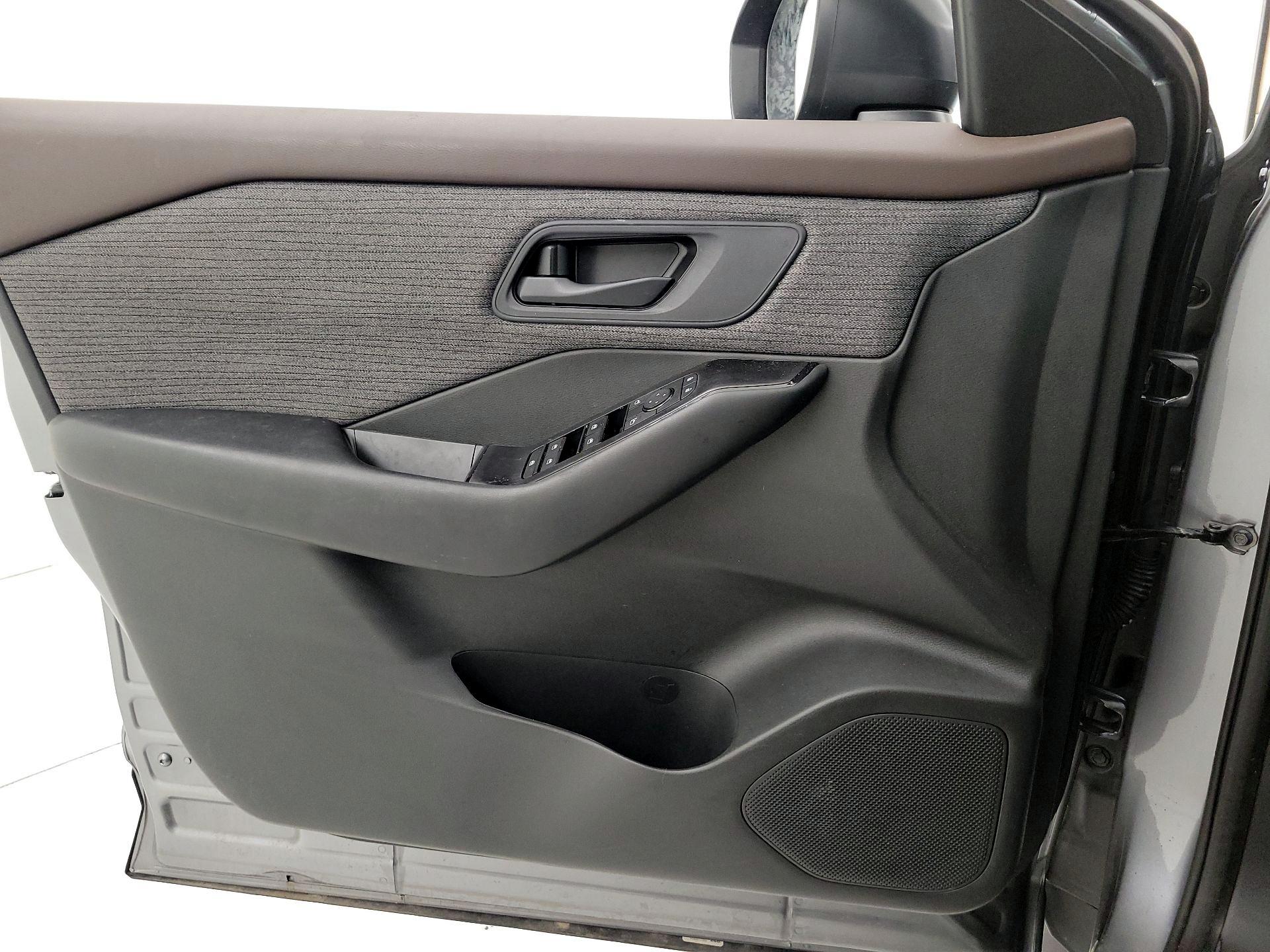 Thumbnail: 2023 Nissan Rogue - 10