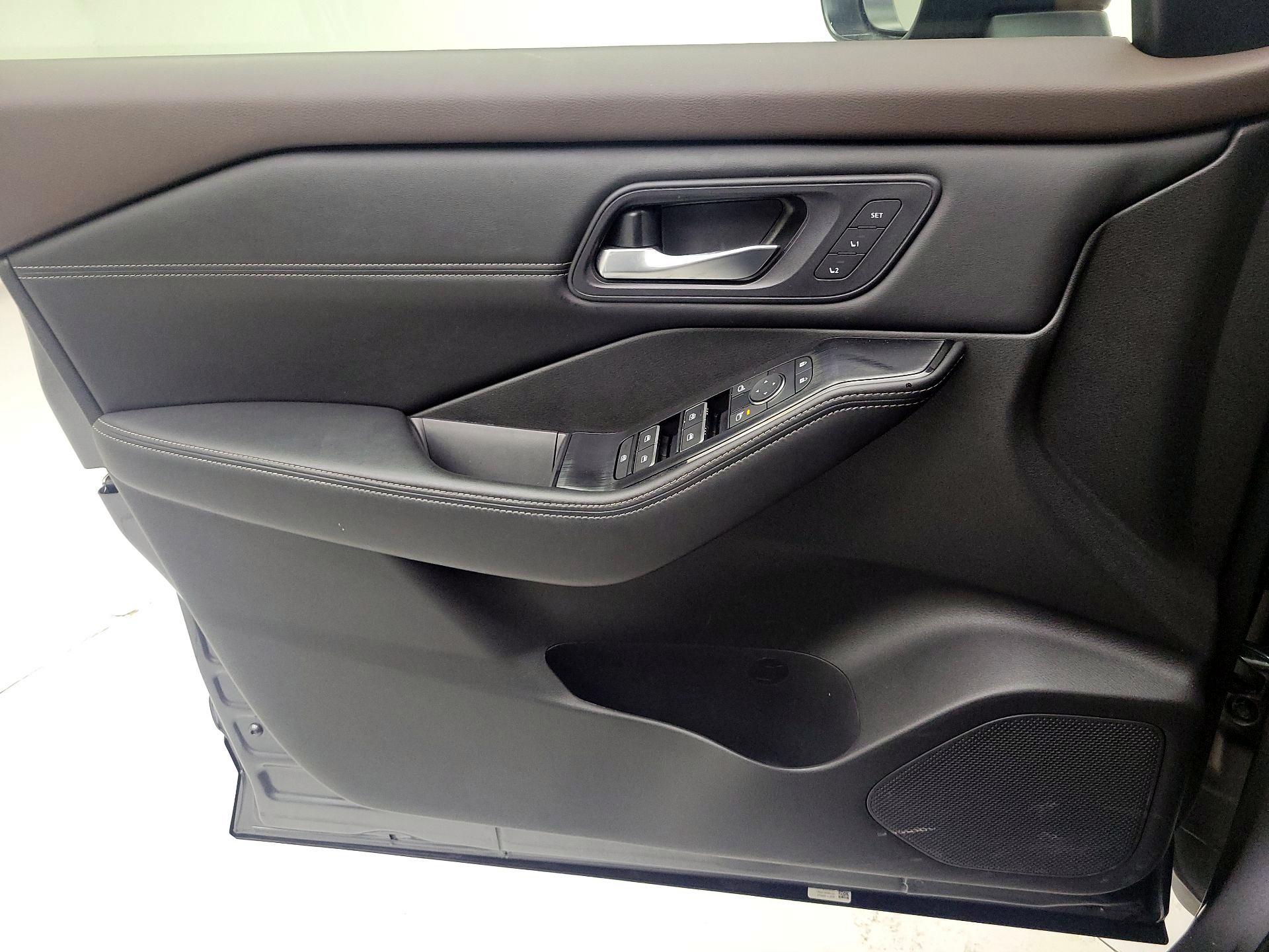 Thumbnail: 2023 Nissan Rogue - 10