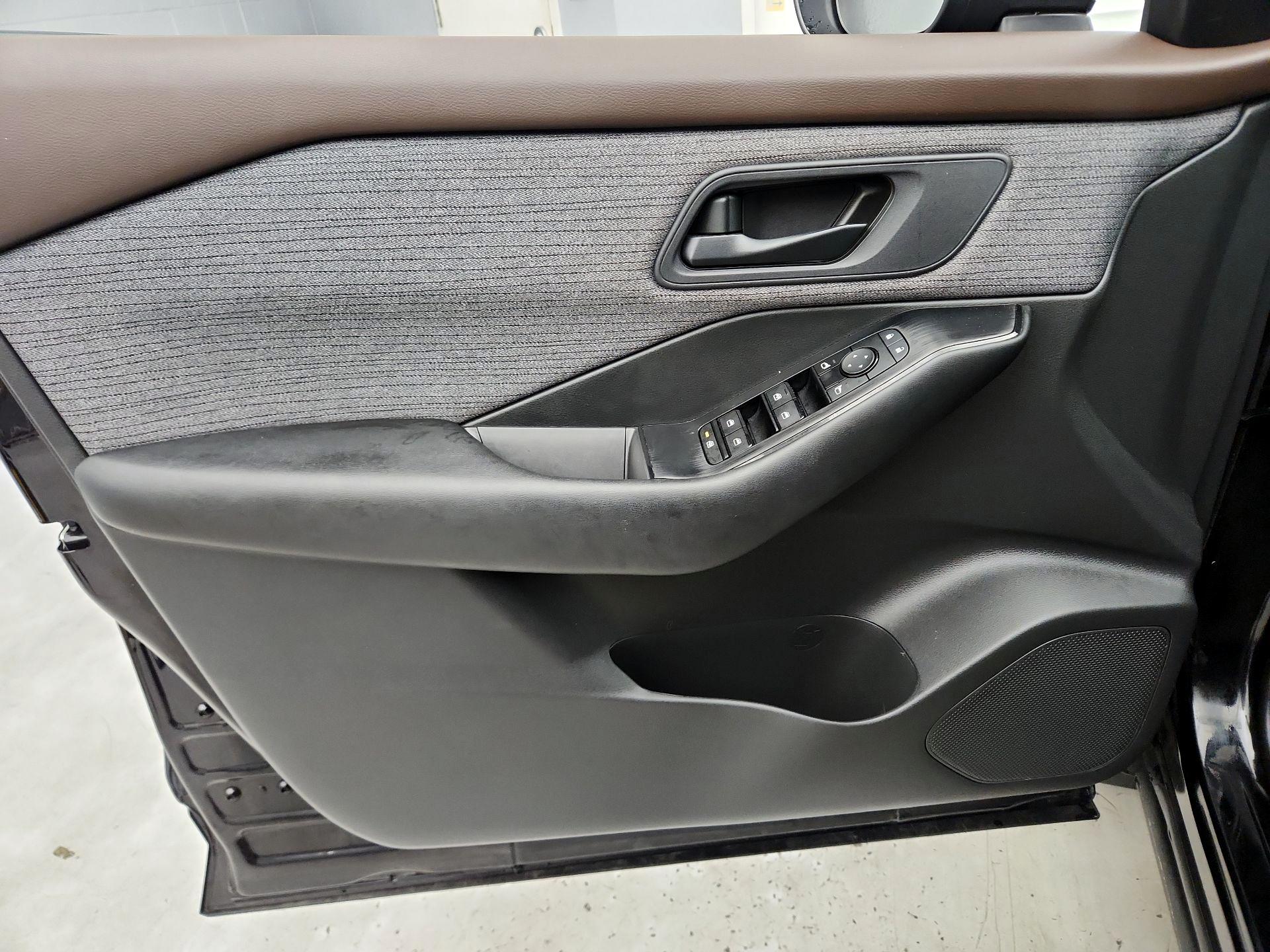 Thumbnail: 2023 Nissan Rogue - 12