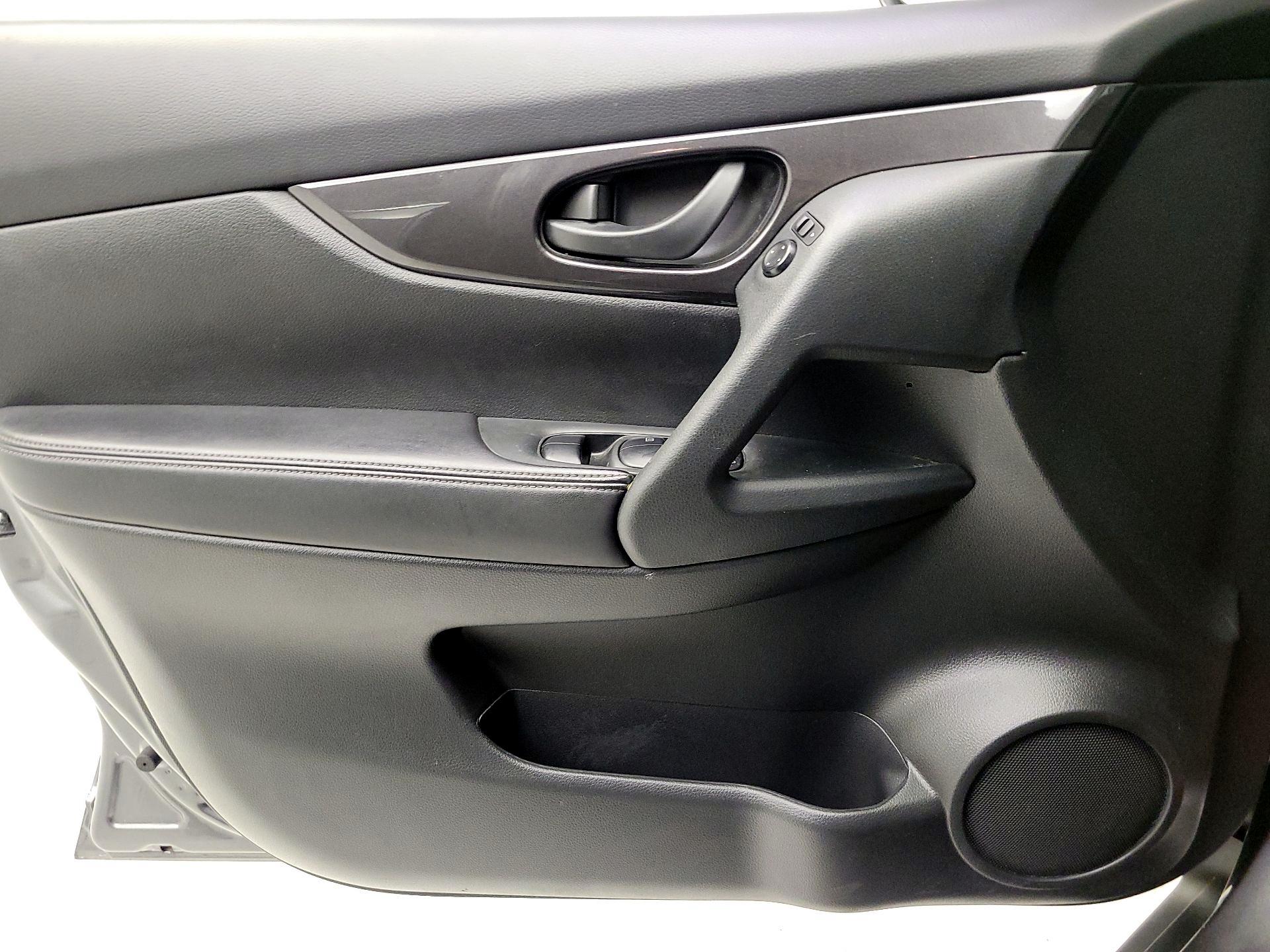 Thumbnail: 2020 Nissan Rogue - 10