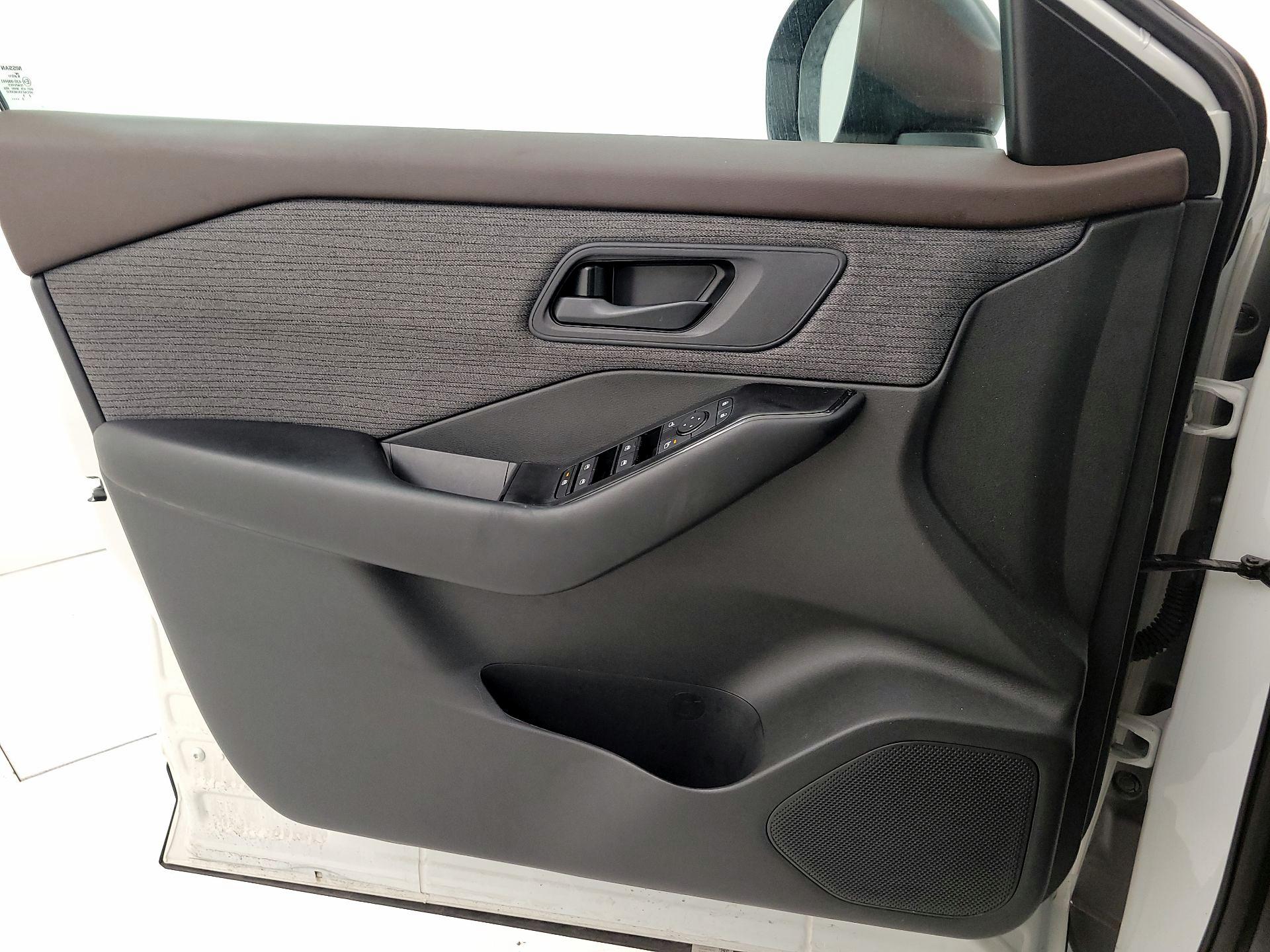 Thumbnail: 2023 Nissan Rogue - 10