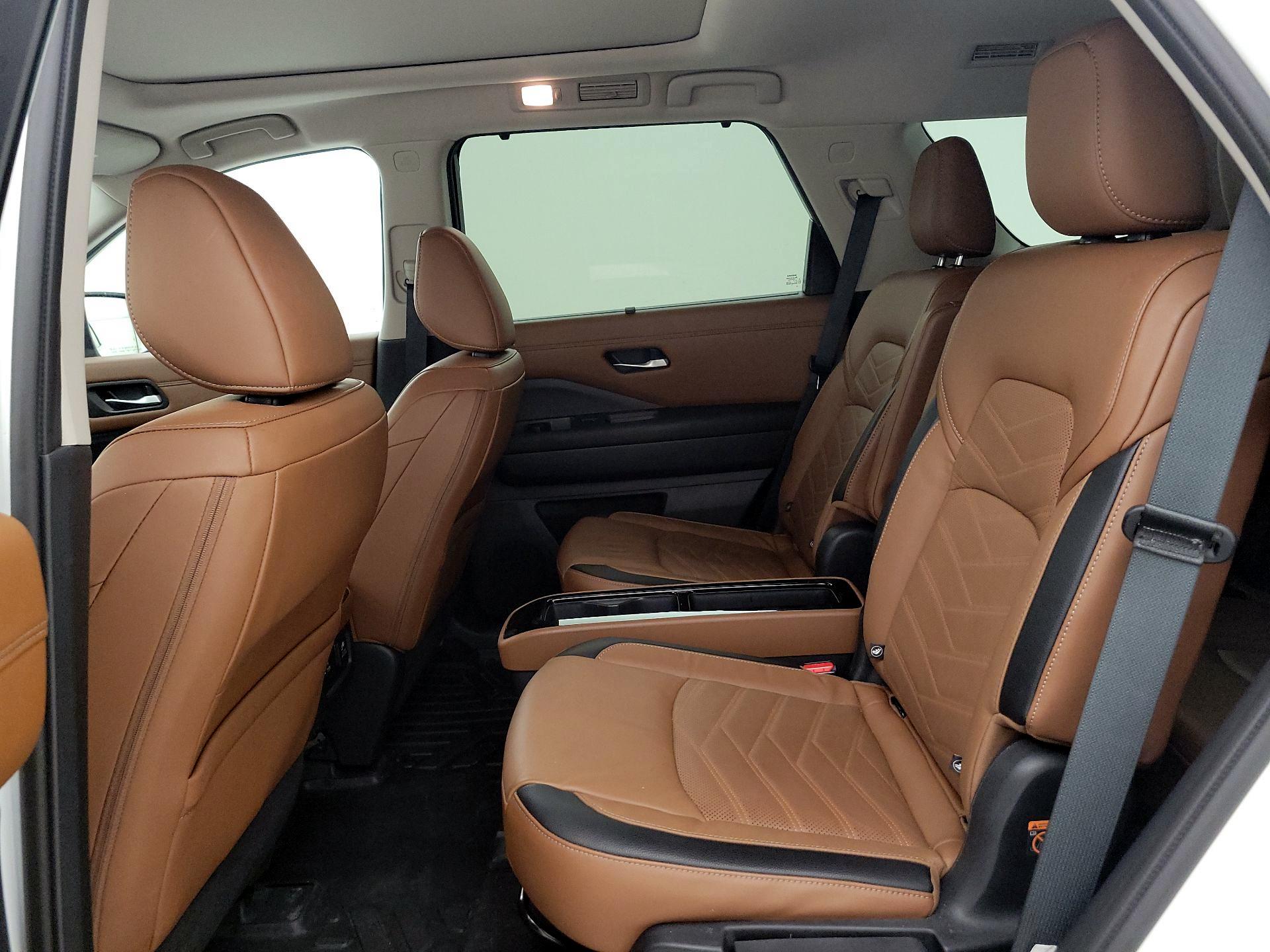 Thumbnail: 2023 Nissan Pathfinder - 18