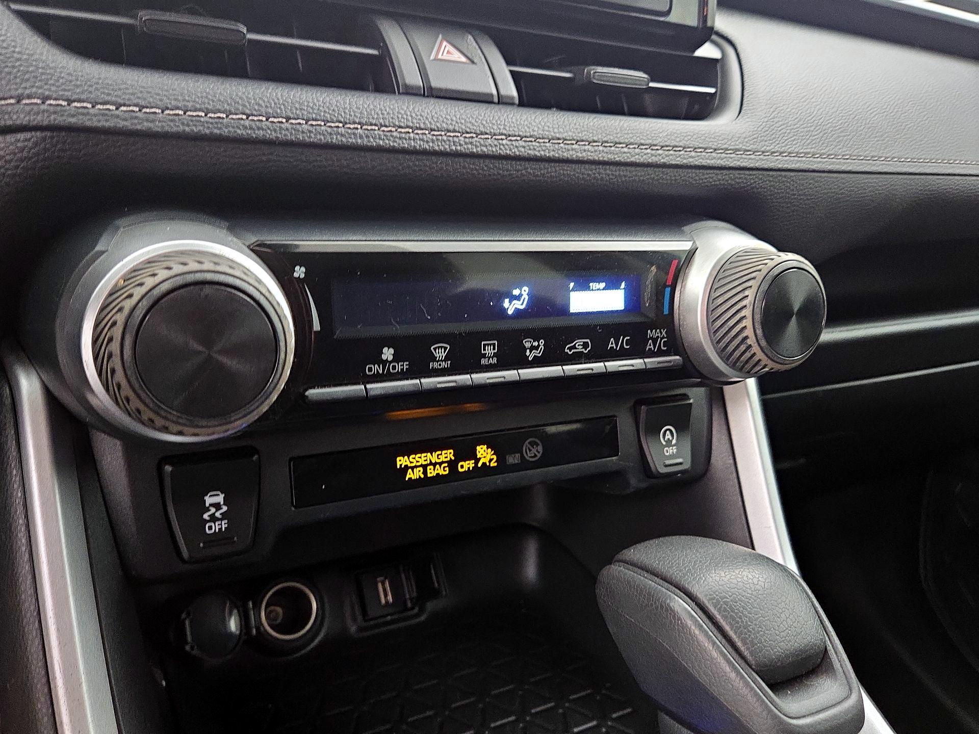 Thumbnail: 2020 Toyota RAV4 - 16