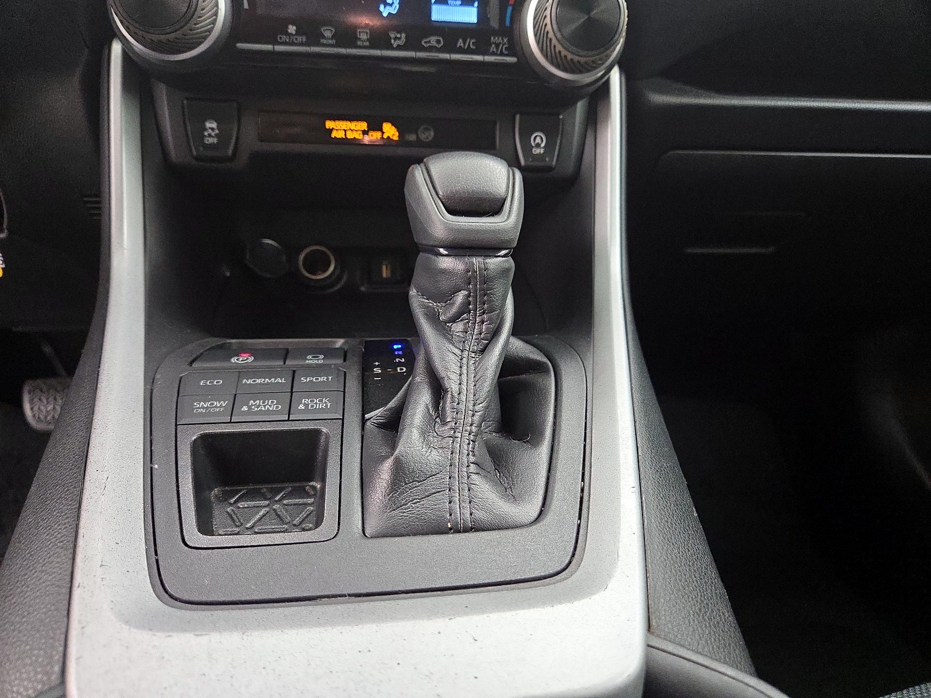 Thumbnail: 2020 Toyota RAV4 - 17