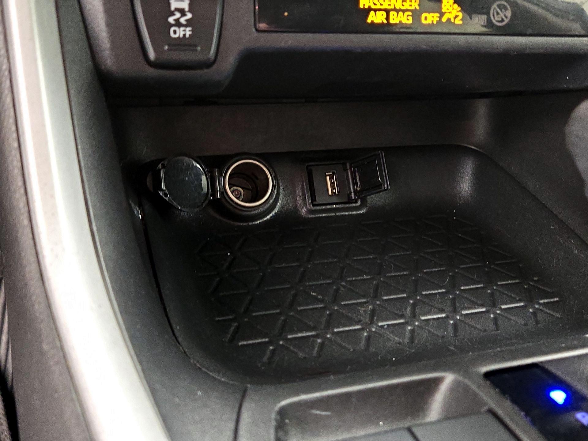 Thumbnail: 2020 Toyota RAV4 - 18