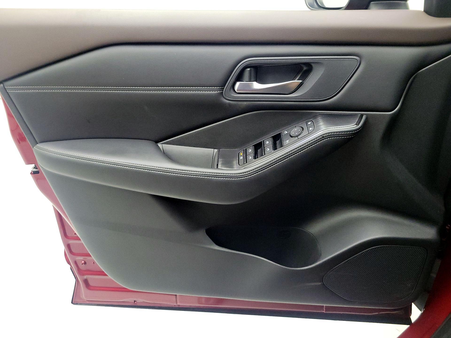 Thumbnail: 2023 Nissan Rogue - 10