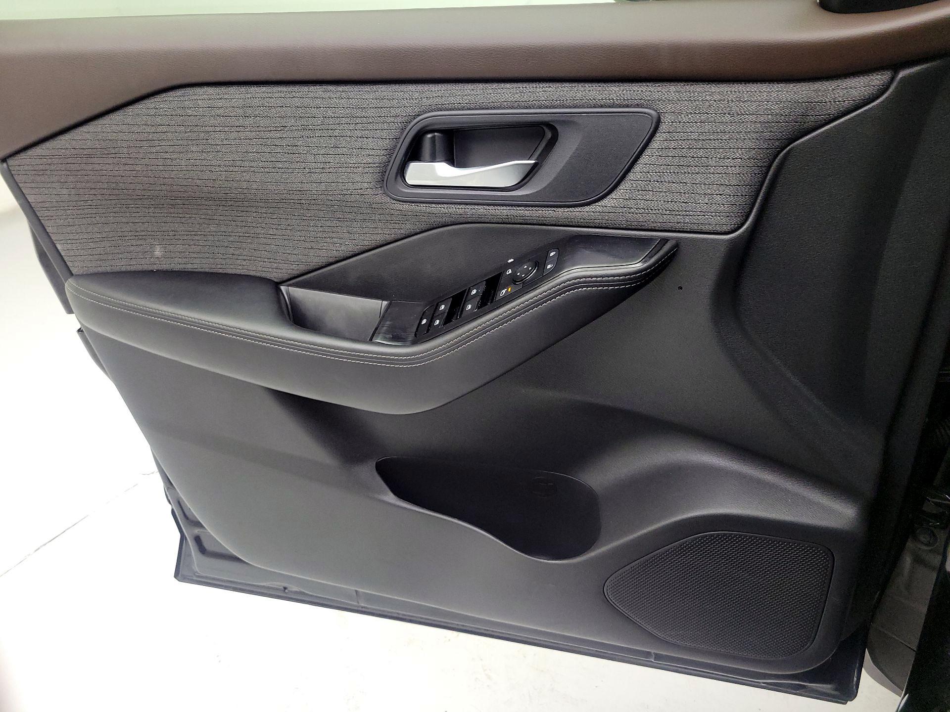 Thumbnail: 2023 Nissan Rogue - 10