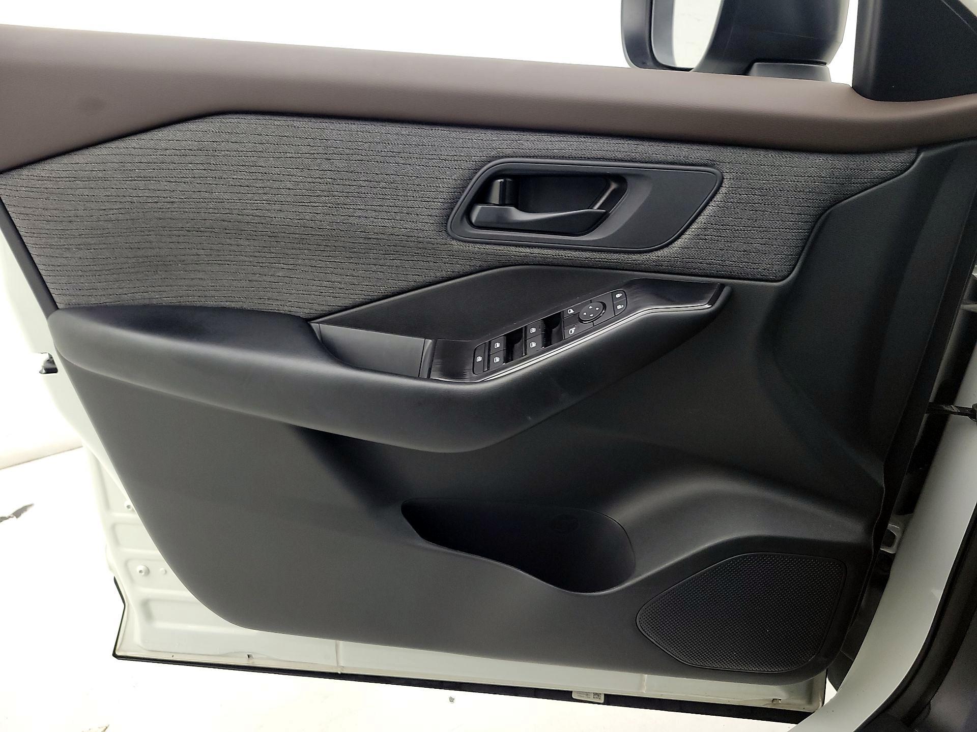 Thumbnail: 2023 Nissan Rogue - 12