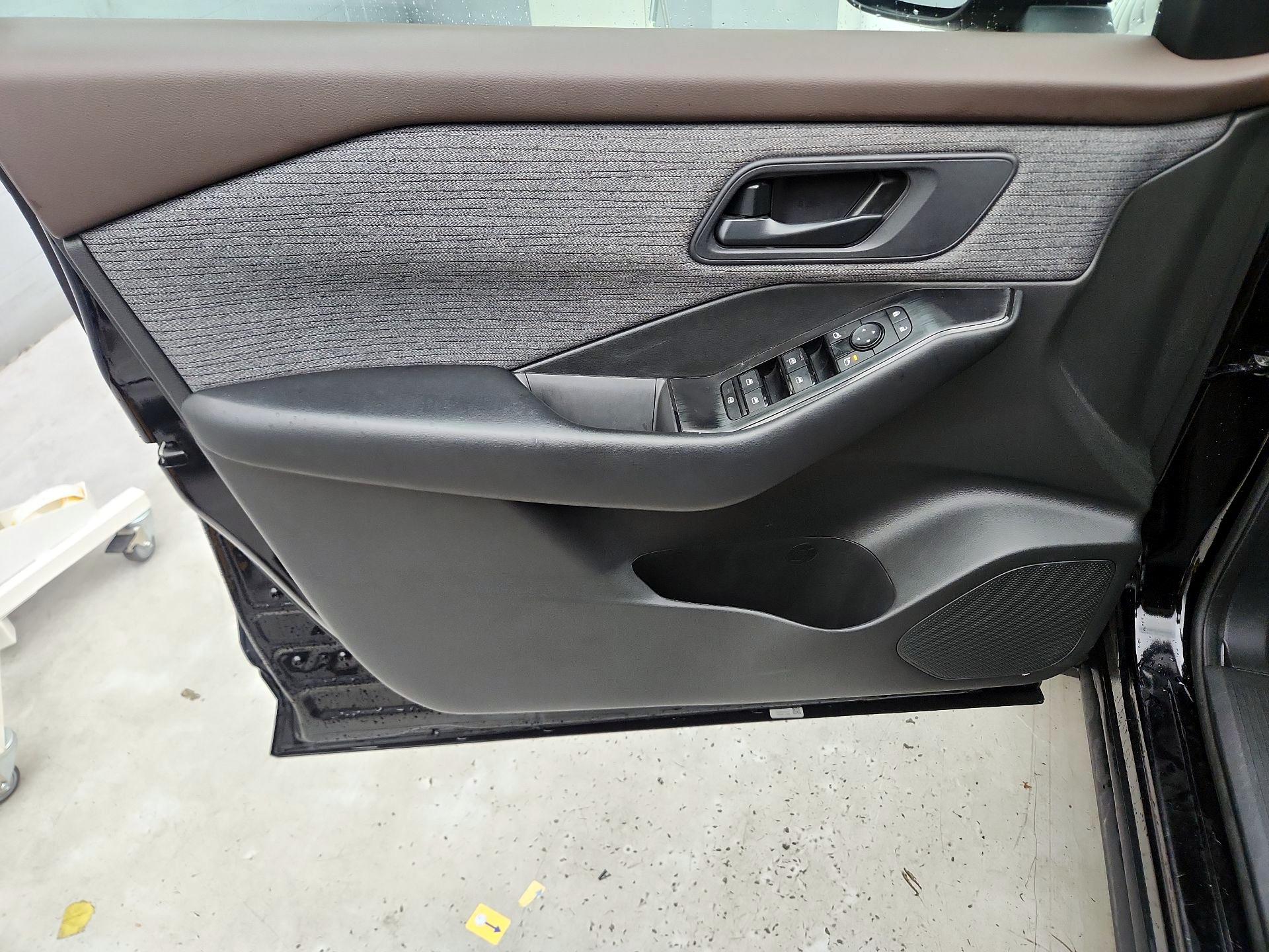 Thumbnail: 2023 Nissan Rogue - 12