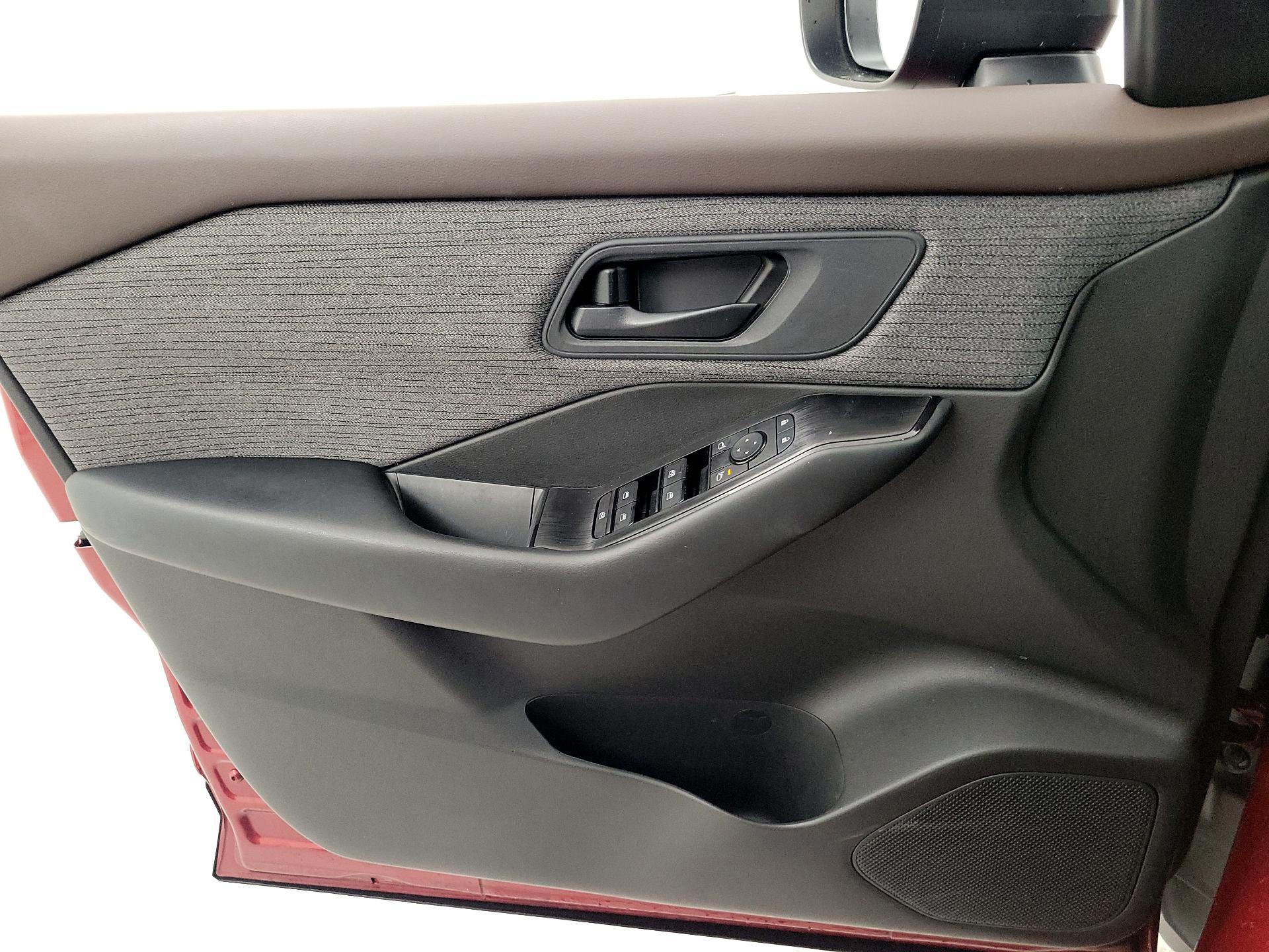 Thumbnail: 2023 Nissan Rogue - 10