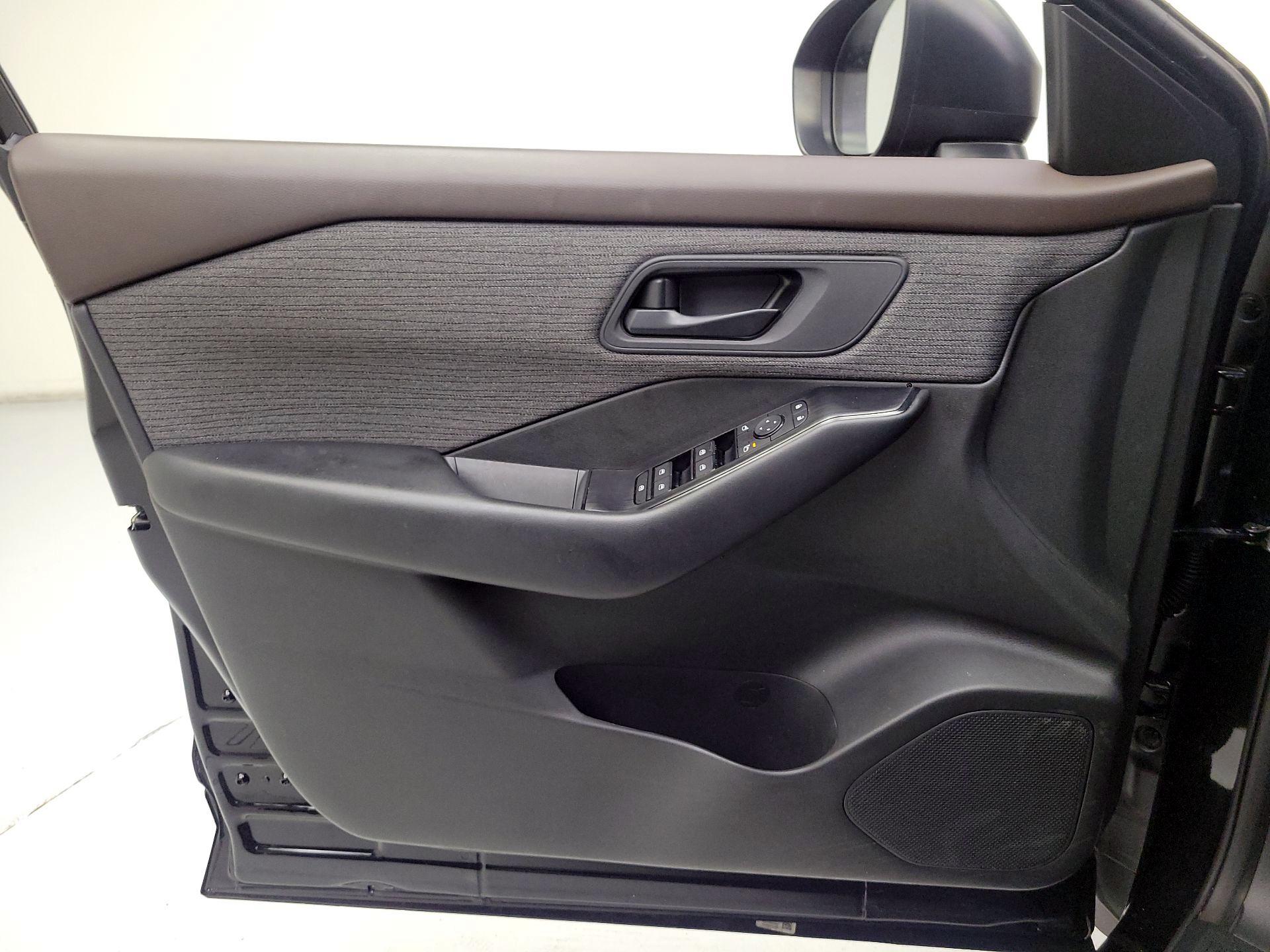 Thumbnail: 2023 Nissan Rogue - 10