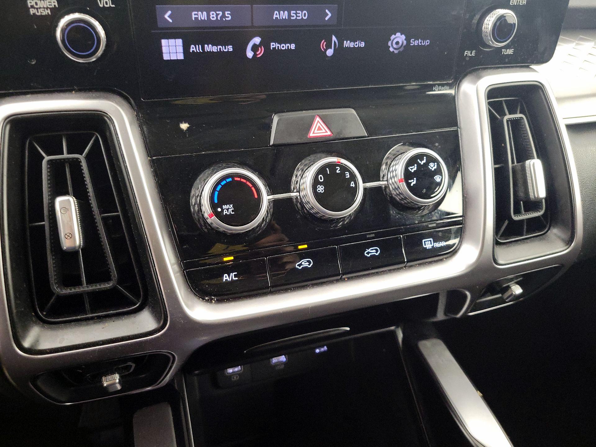 Thumbnail: 2023 Kia Sorento - 16