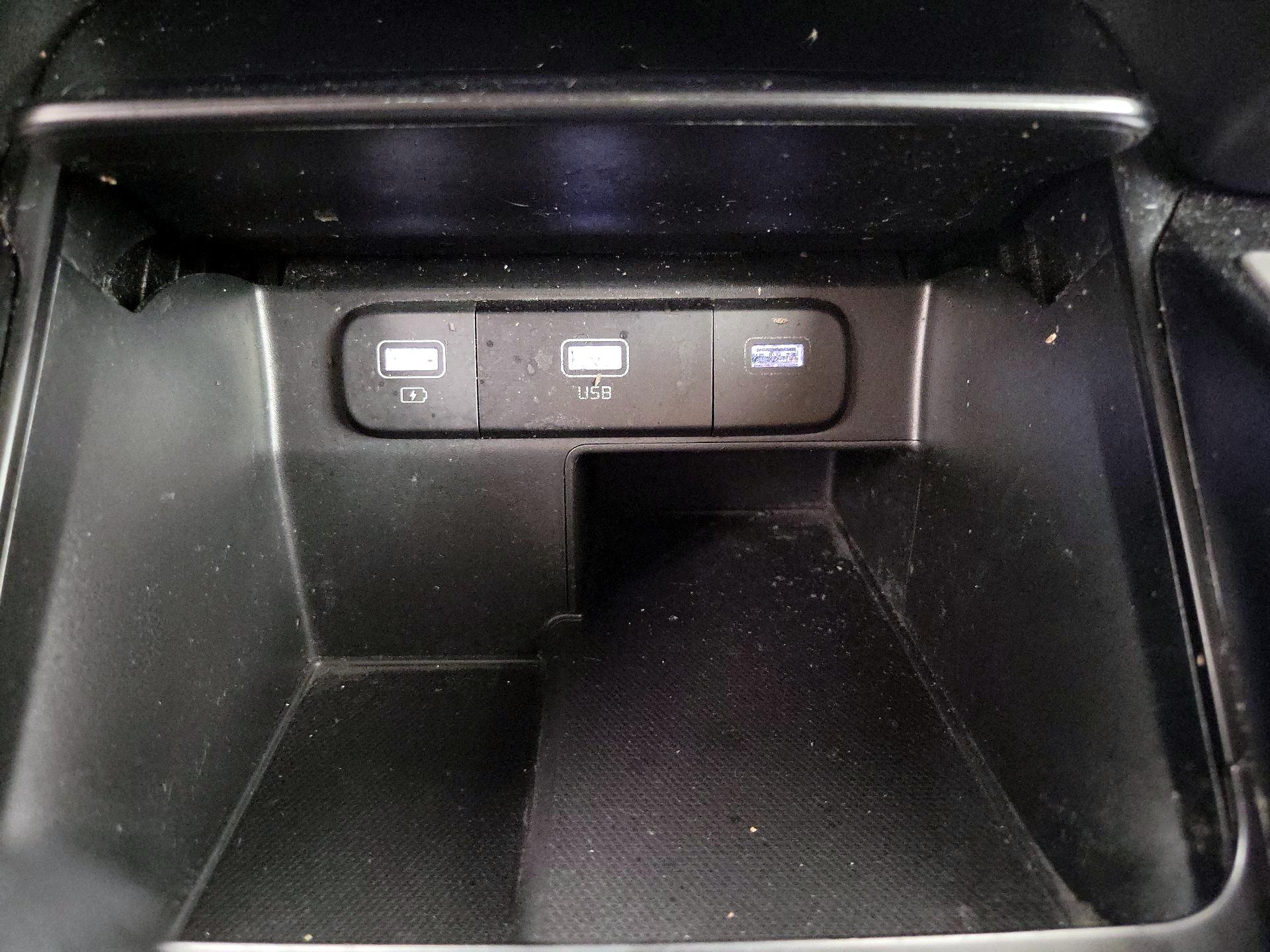 Thumbnail: 2023 Kia Sorento - 18