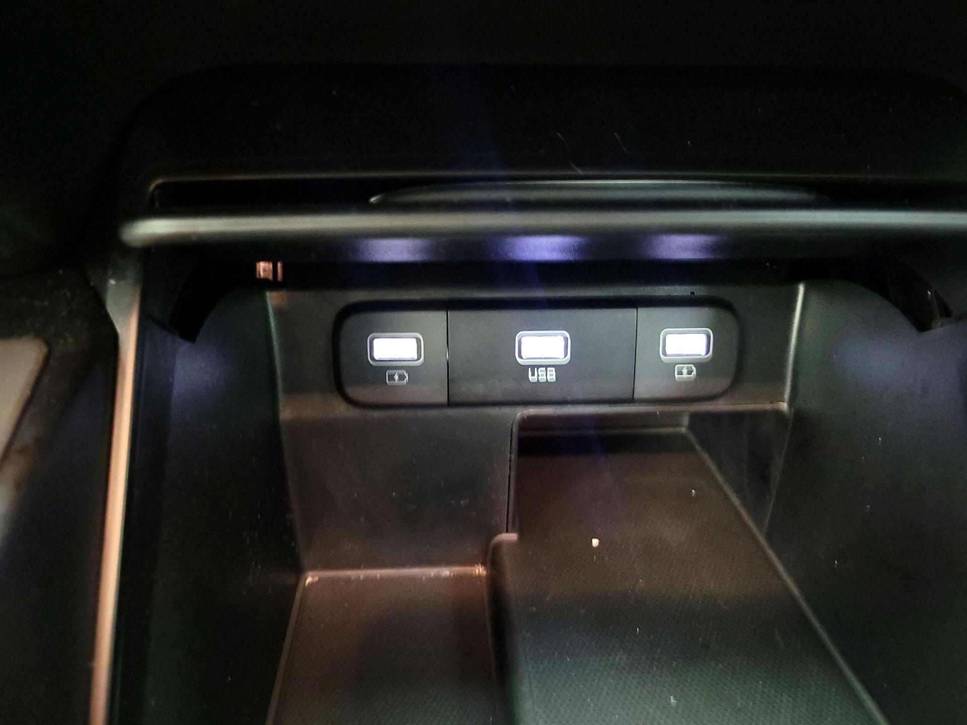 Thumbnail: 2022 Kia Sorento - 16