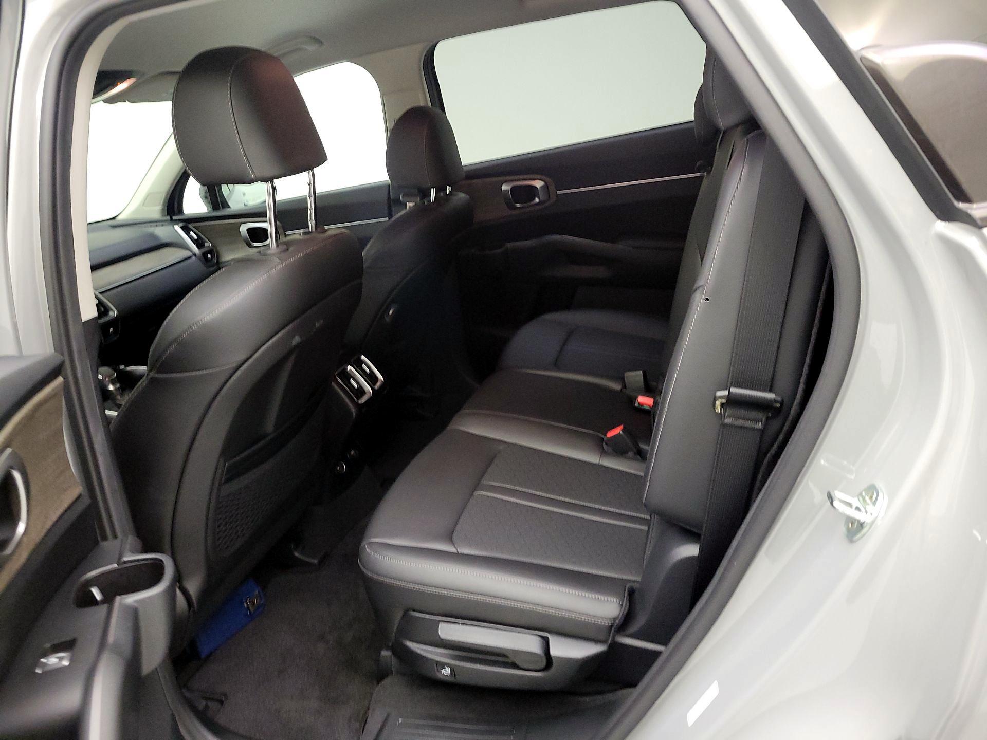 Thumbnail: 2022 Kia Sorento - 17