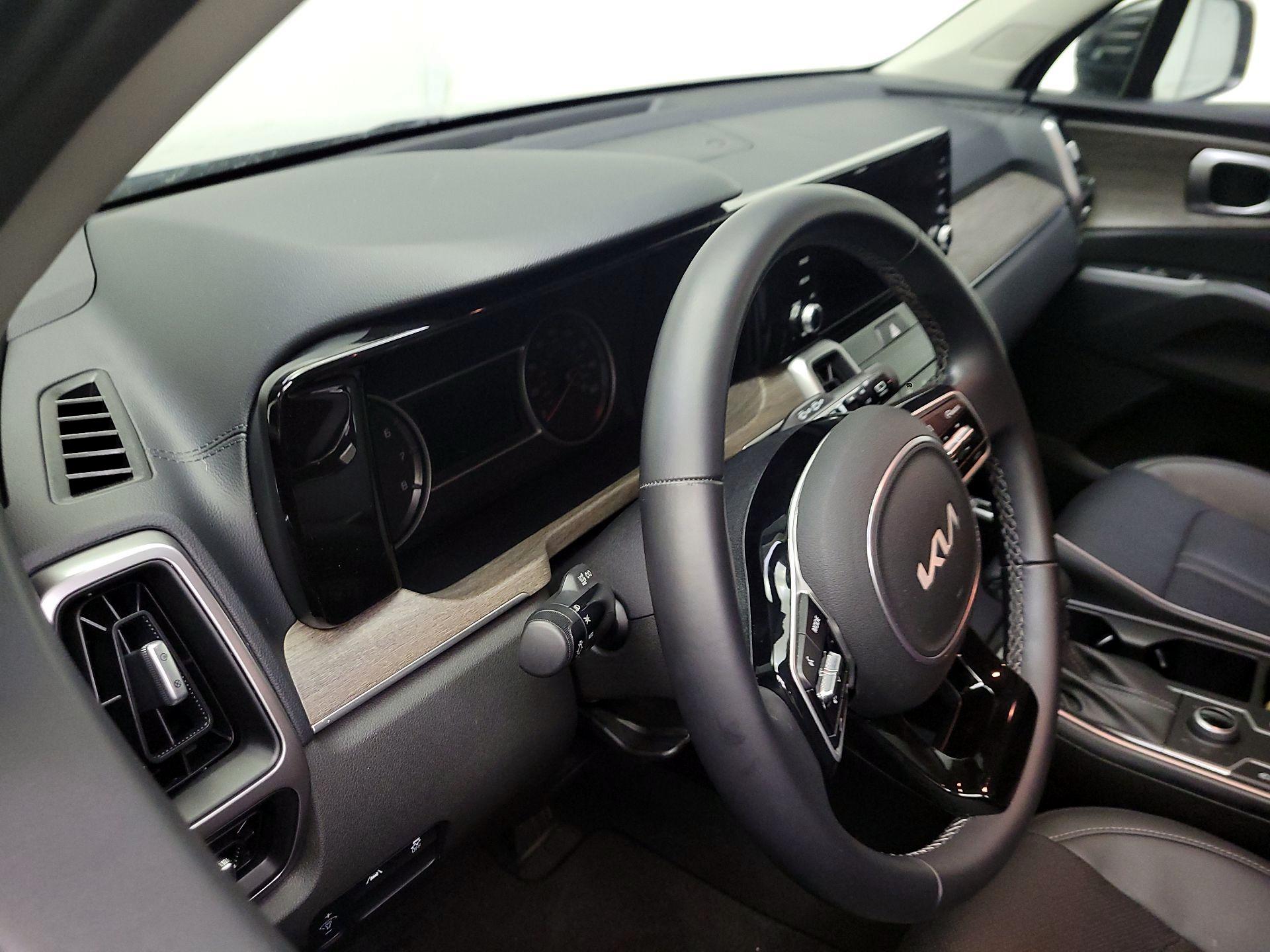 Thumbnail: 2022 Kia Sorento - 8