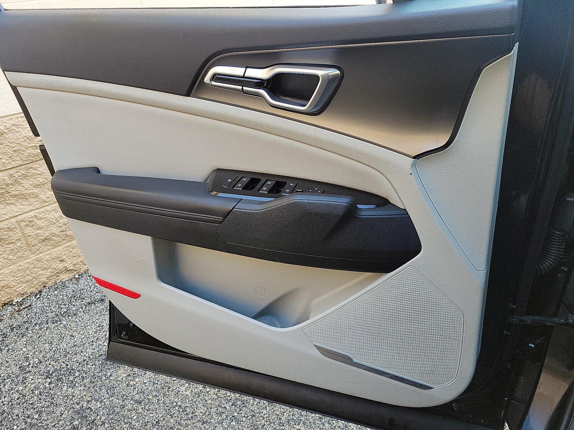 Thumbnail: 2023 Kia Sportage - 10