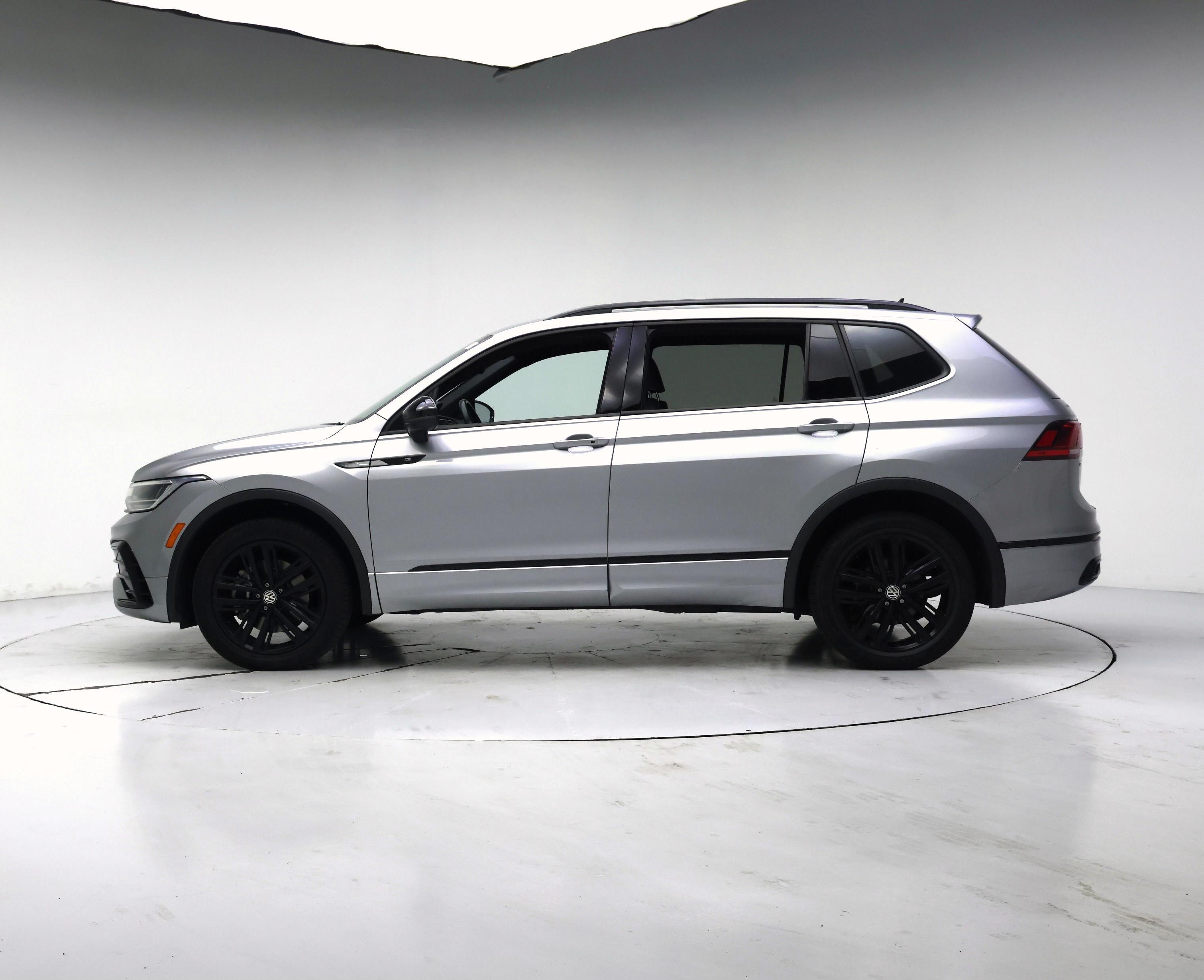 Thumbnail: 2022 Volkswagen Tiguan - 3