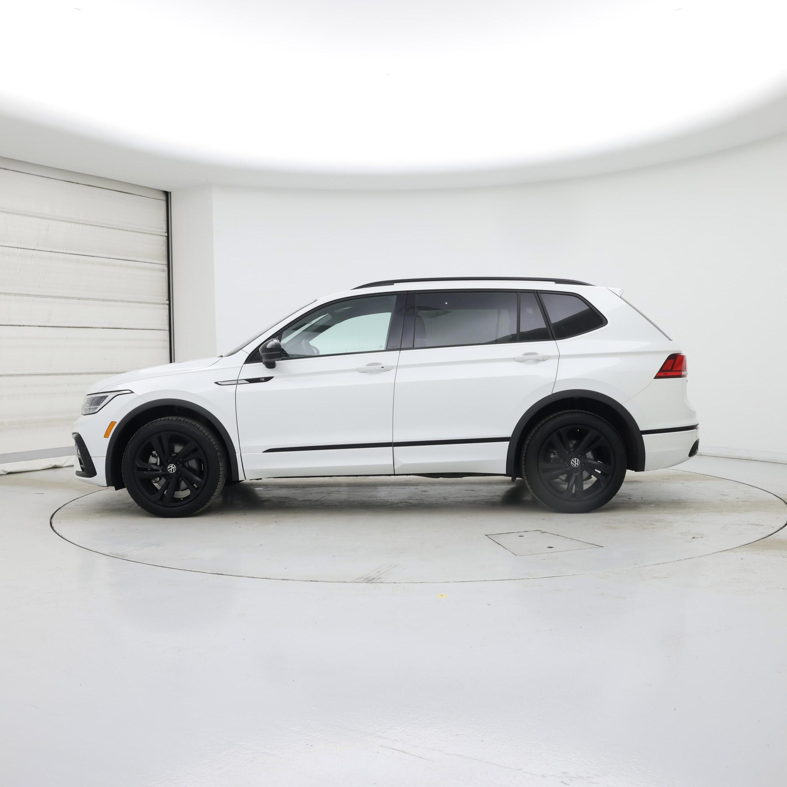 Thumbnail: 2024 Volkswagen Tiguan - 3