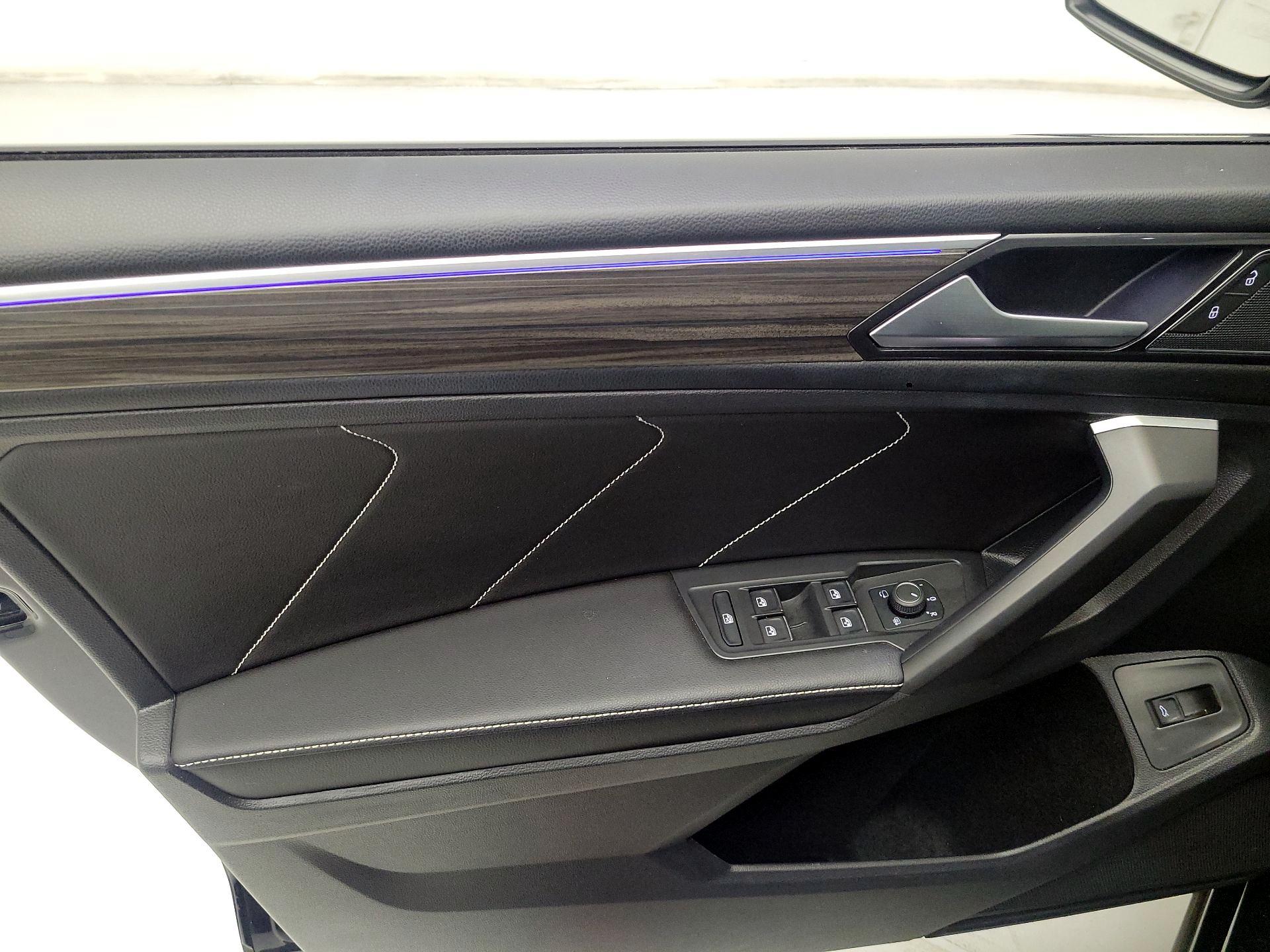 Thumbnail: 2022 Volkswagen Tiguan - 10