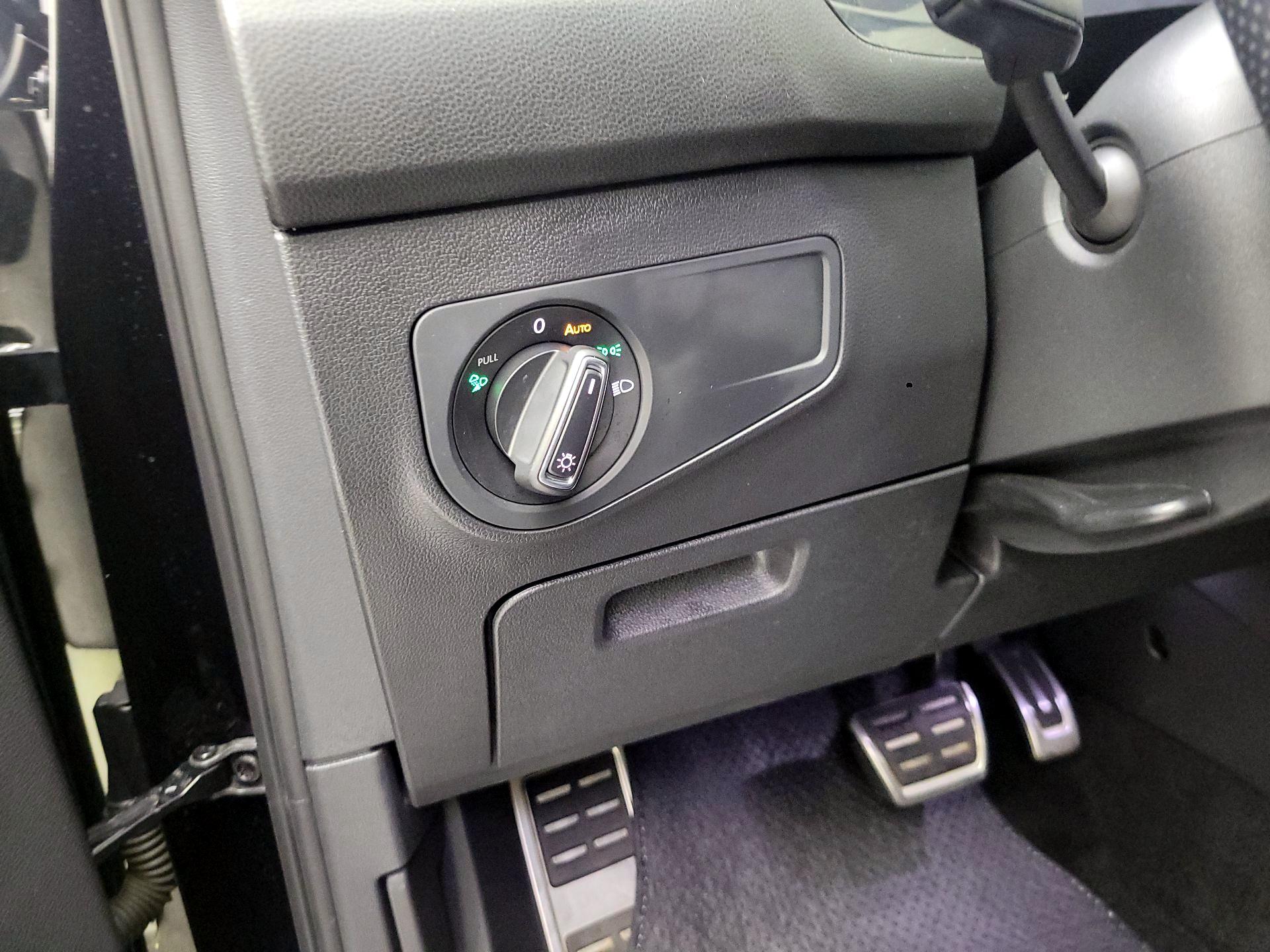 Thumbnail: 2022 Volkswagen Tiguan - 11