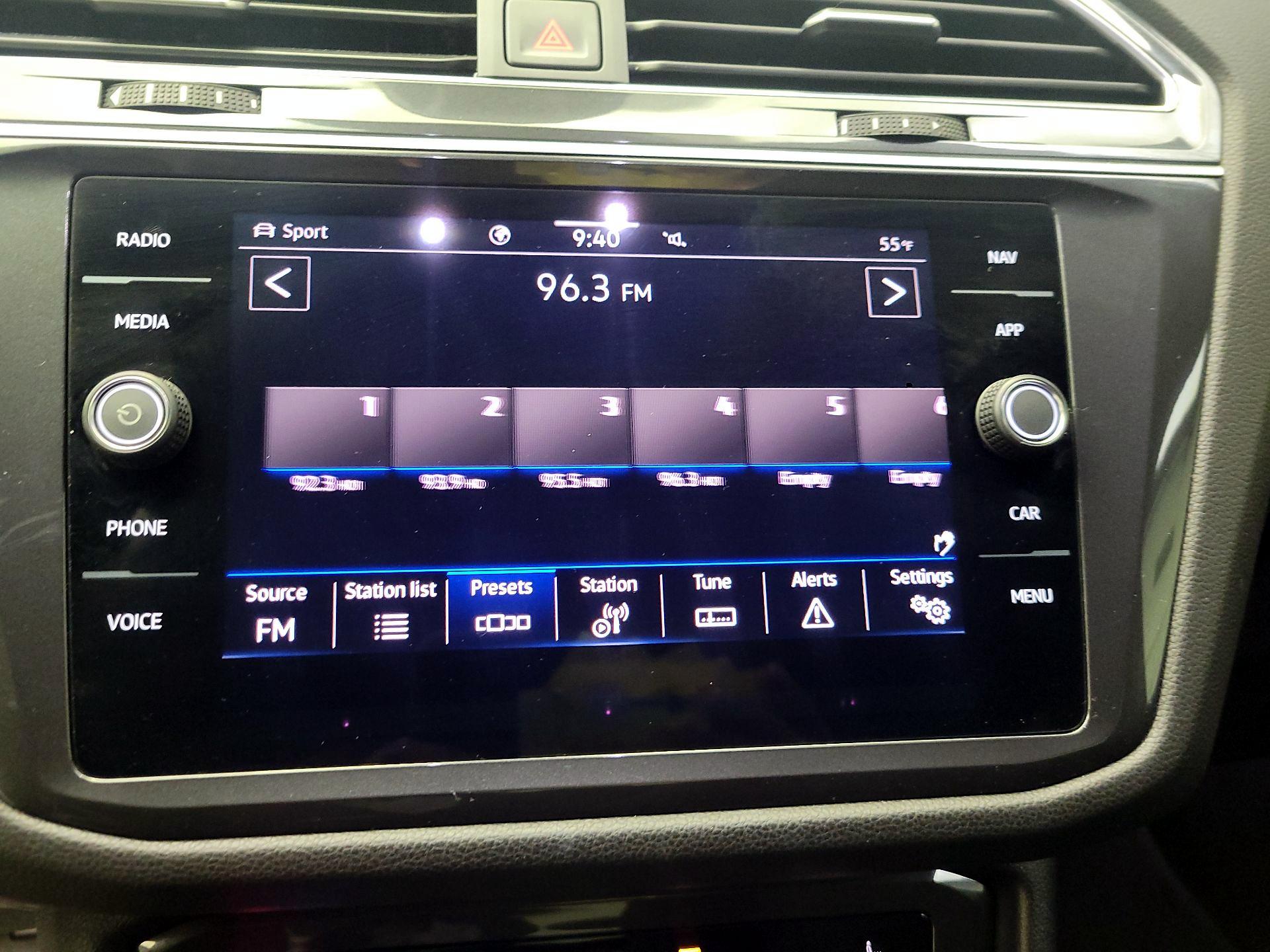 Thumbnail: 2022 Volkswagen Tiguan - 13